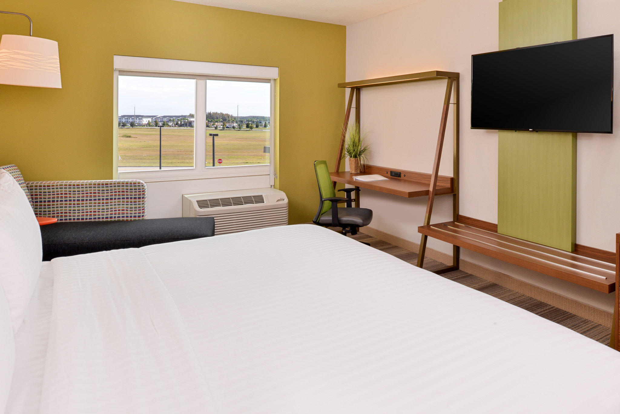 Holiday Inn Express & Suites St. Petersburg - Madeira Beach Photo