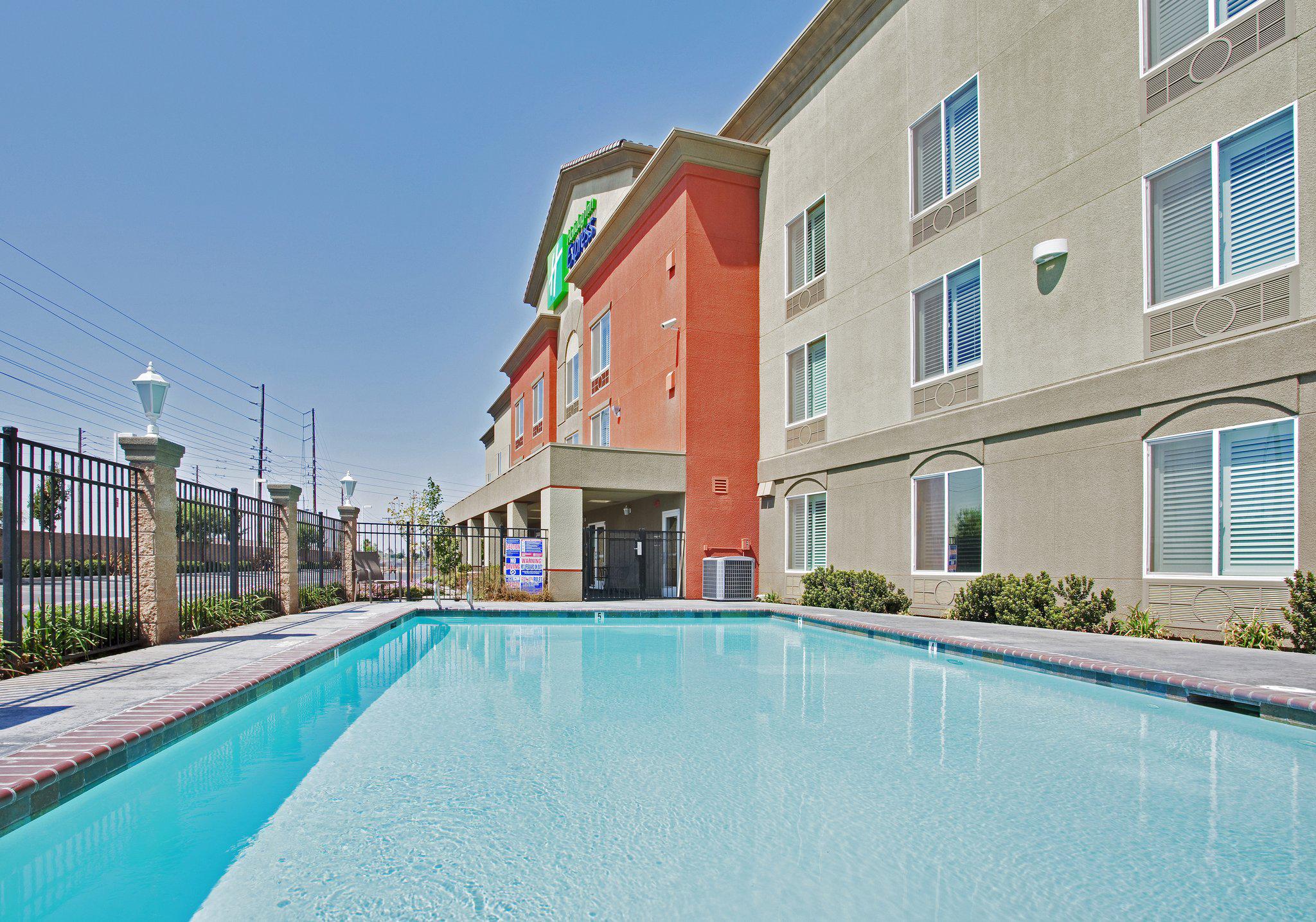 Holiday Inn Express & Suites Modesto-Salida Photo