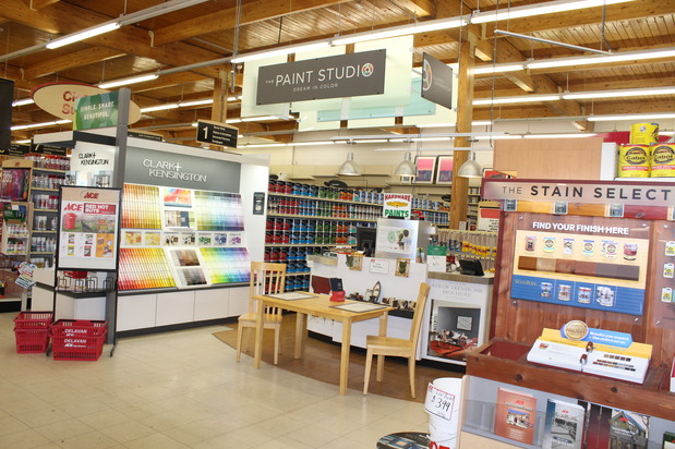 Images TNT Ace Hardware