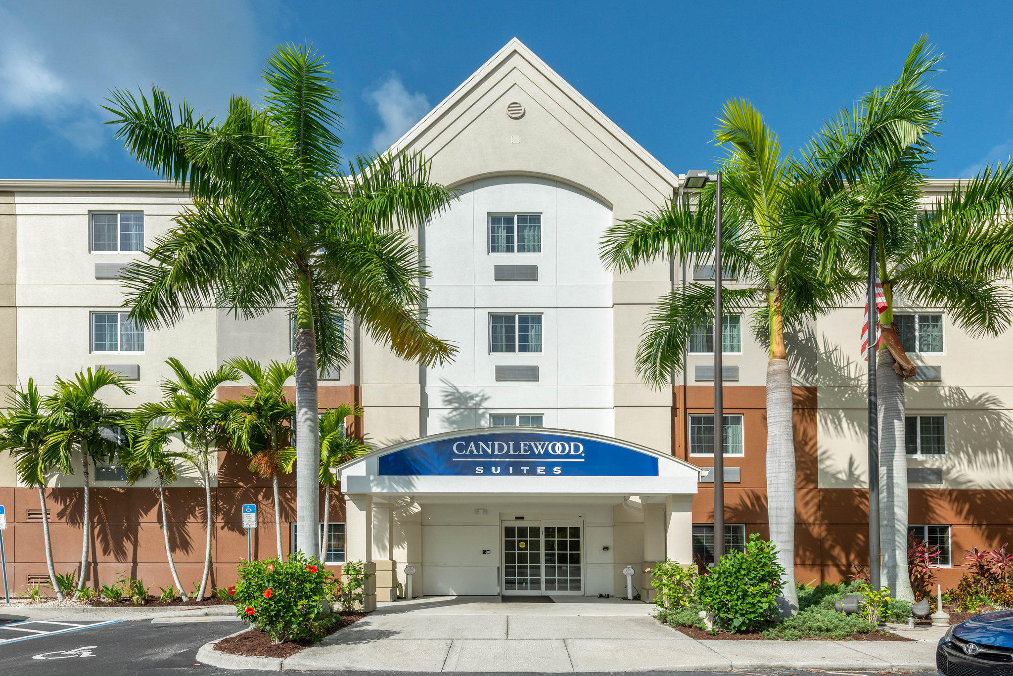 Candlewood Suites Fort Myers-Sanibel Gateway Photo