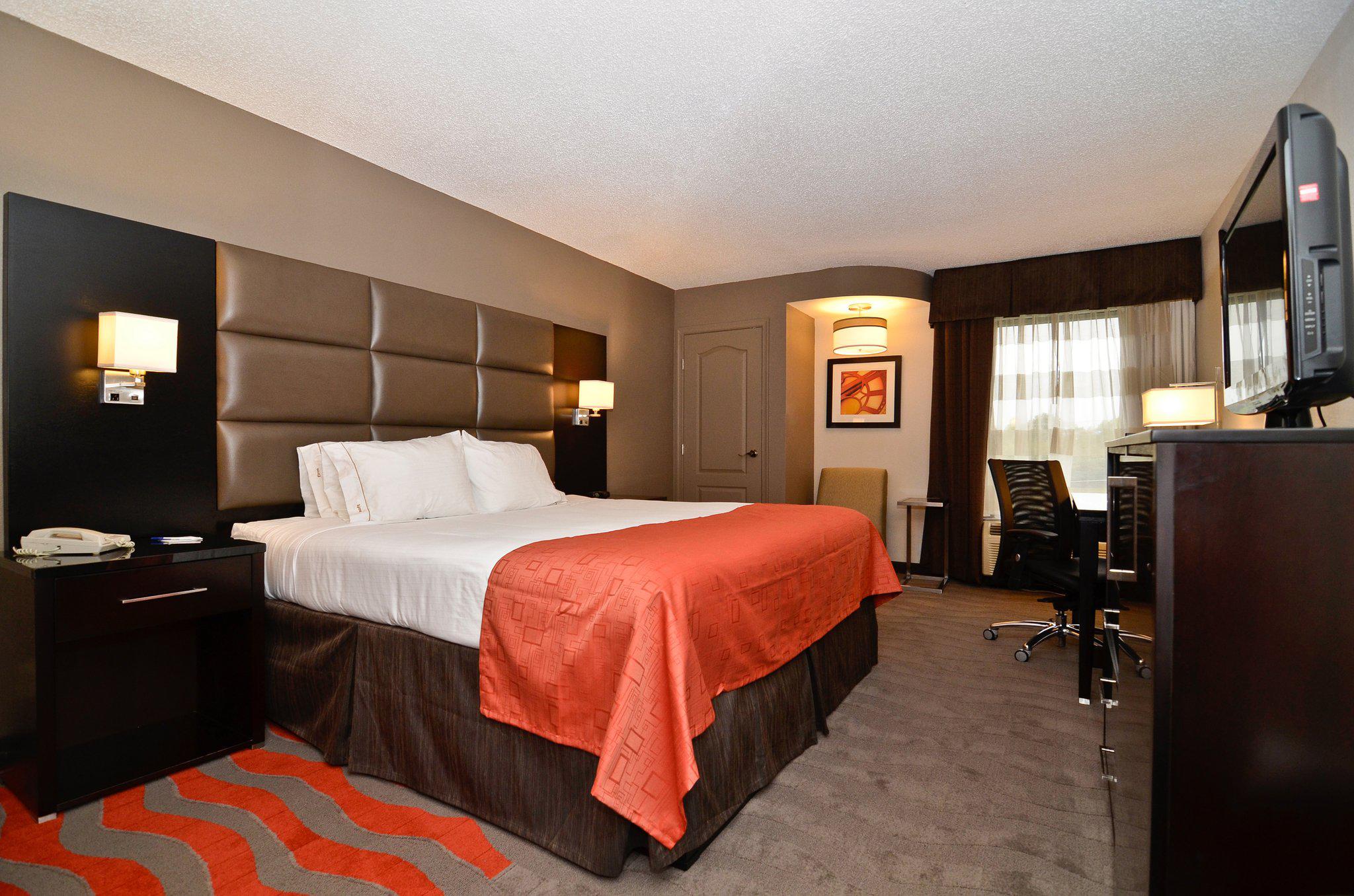 Holiday Inn Express Burlington Photo