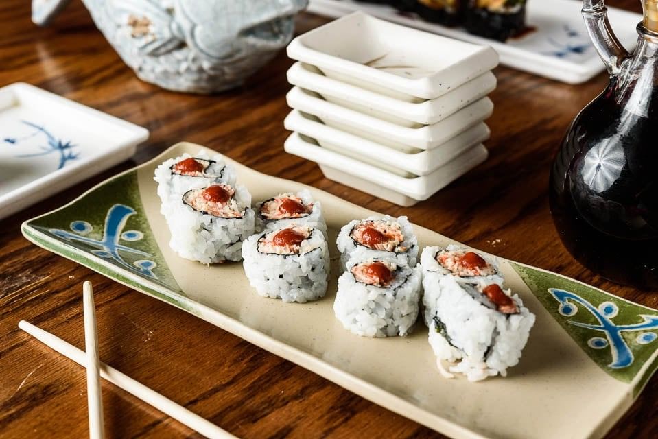 Spicy Crab Roll •