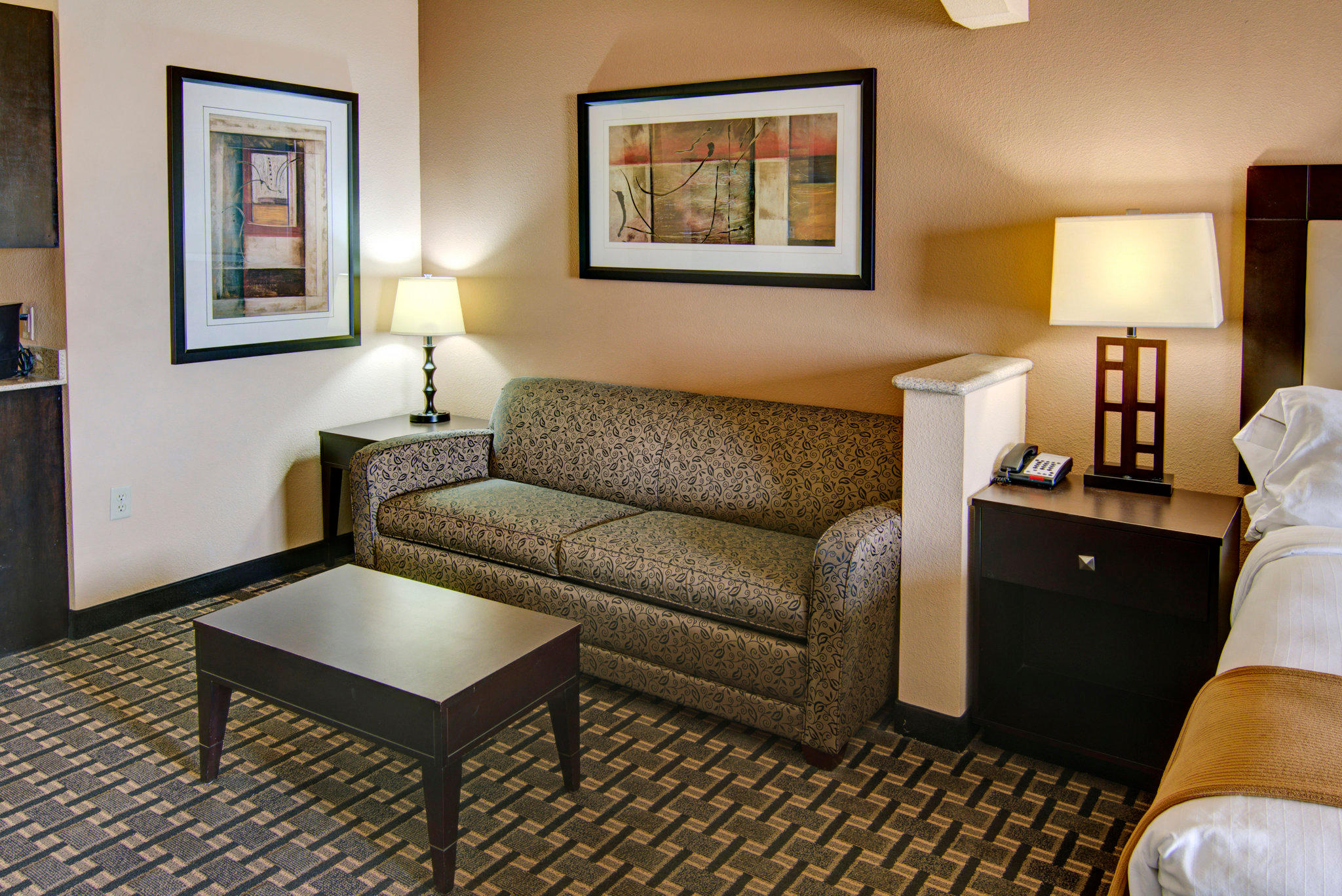 Holiday Inn Express & Suites Paris Photo