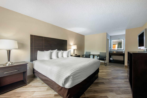 Images Clarion Inn & Suites