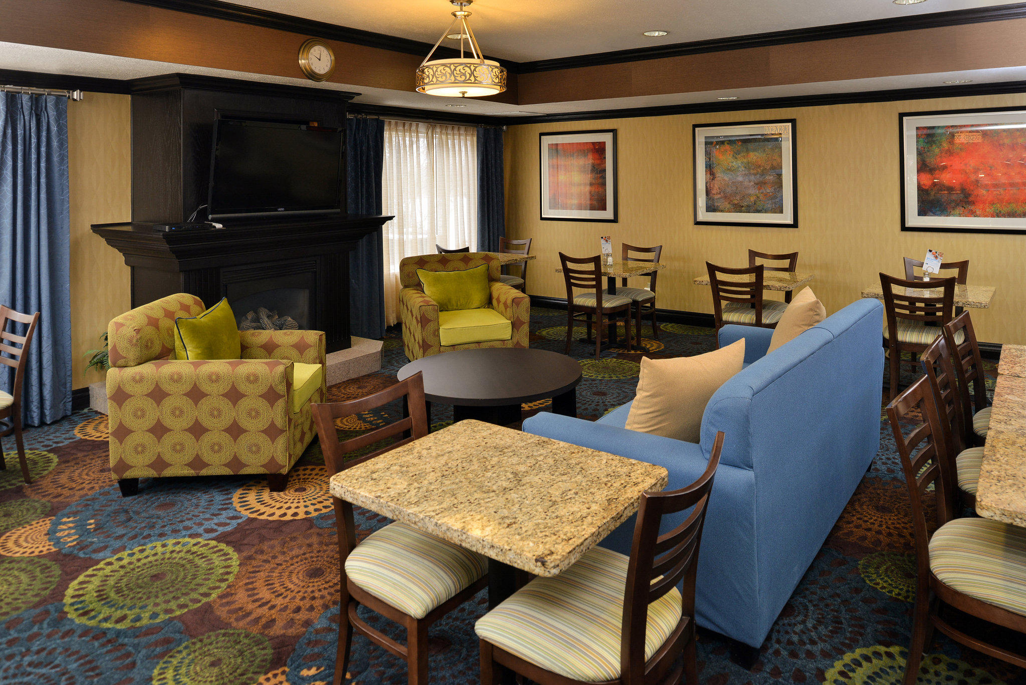 Holiday Inn Express & Suites Charlotte Photo