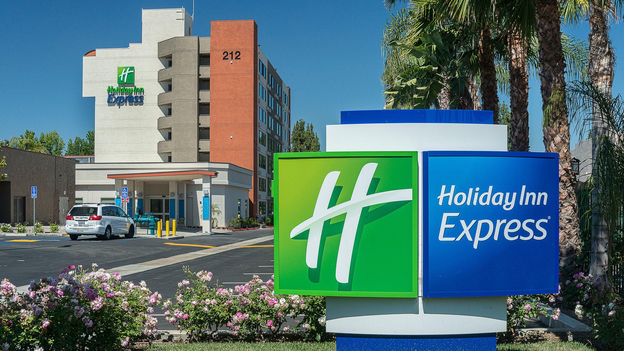 Holiday Inn Express Fullerton - Anaheim Photo