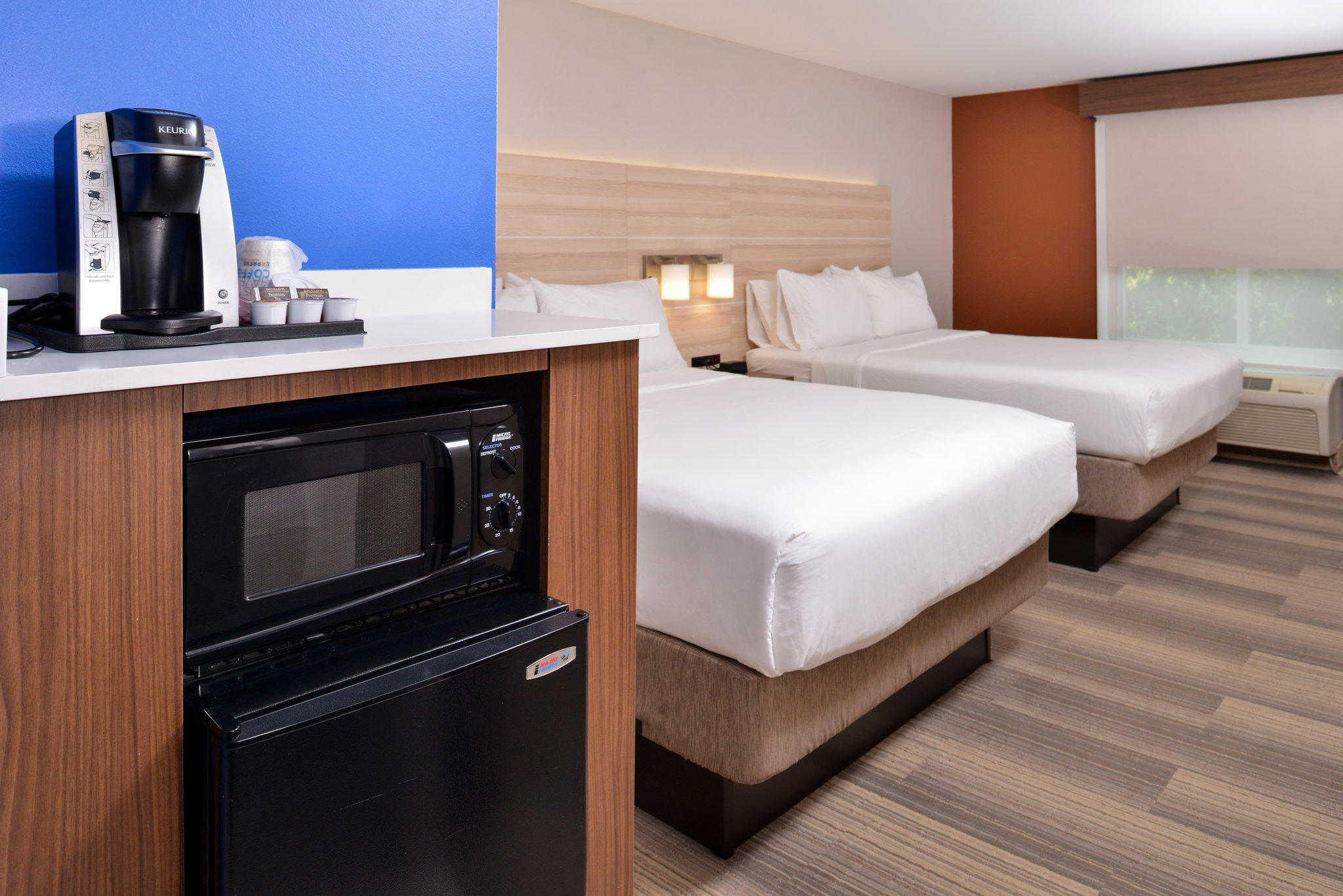 Holiday Inn Express & Suites Cincinnati - Mason Photo