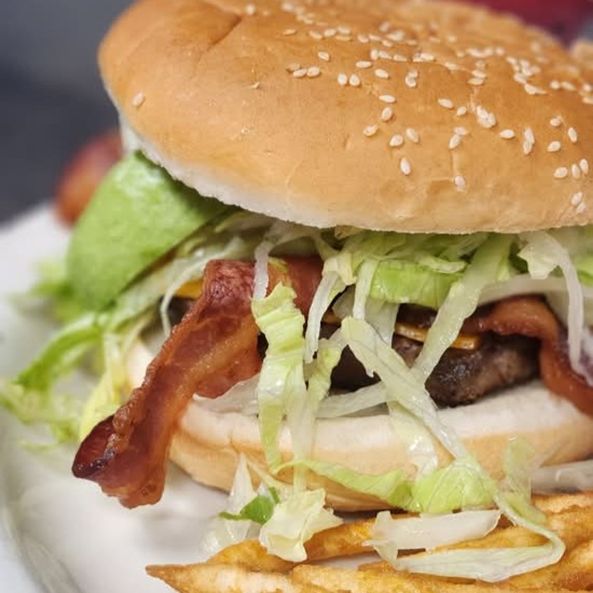 DELUXE BURGER
