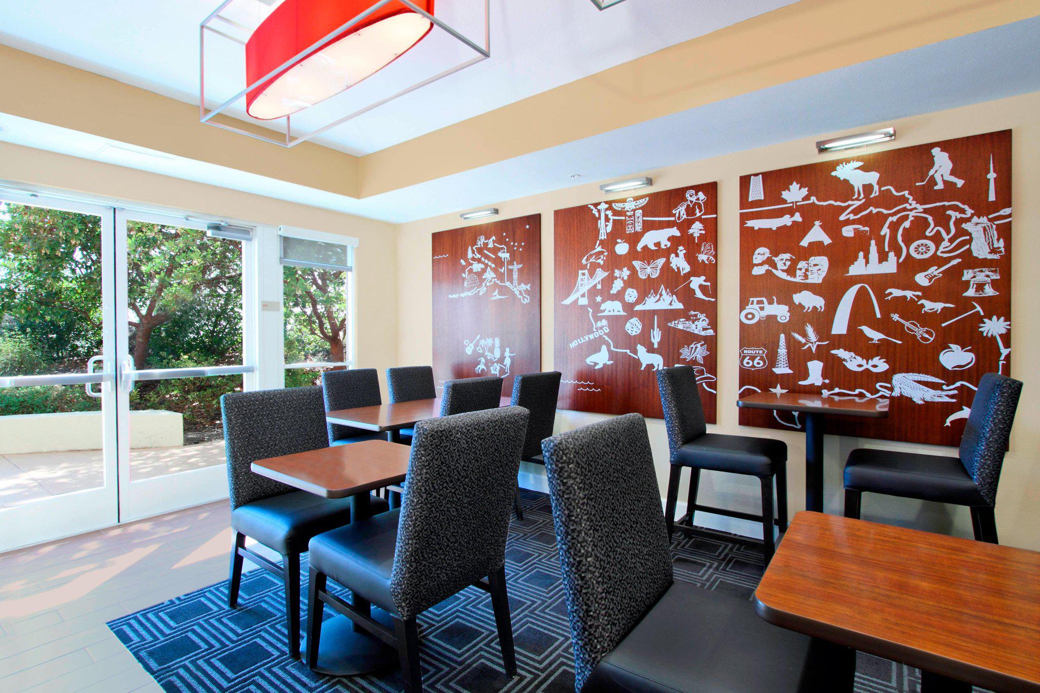 TownePlace Suites by Marriott Redwood City Redwood Shores Photo