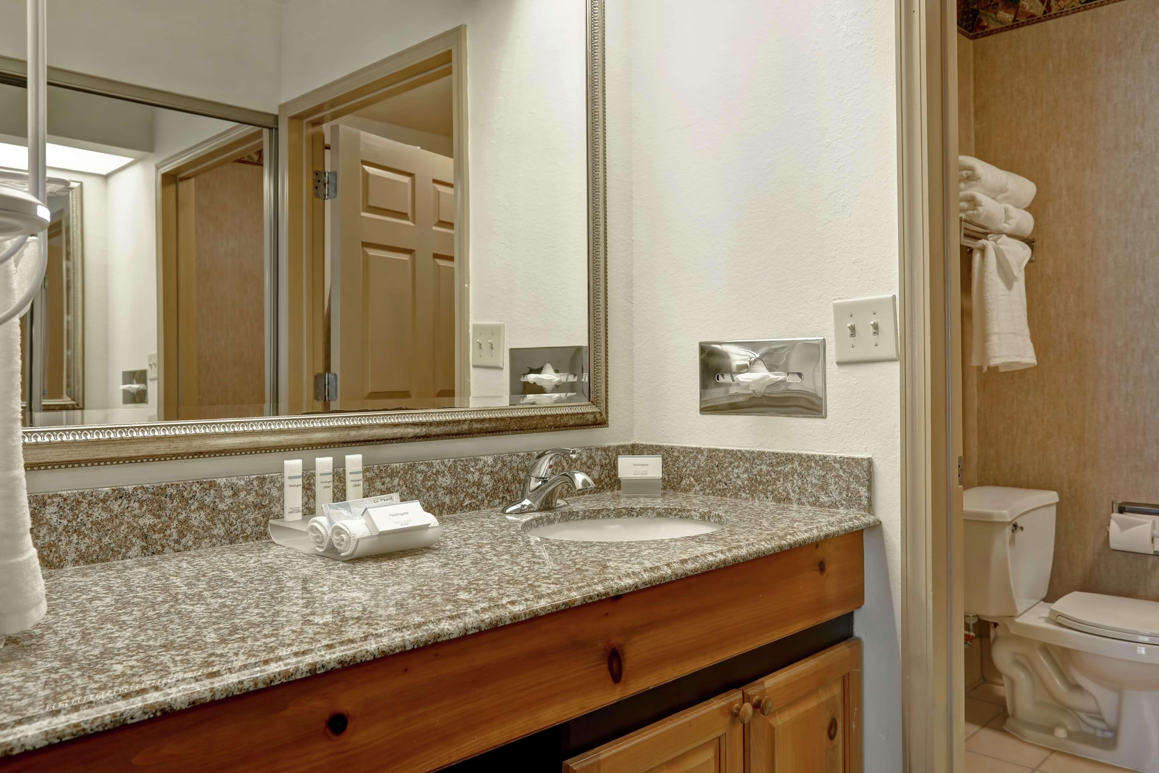 Homewood Suites by Hilton Phoenix/Scottsdale Photo