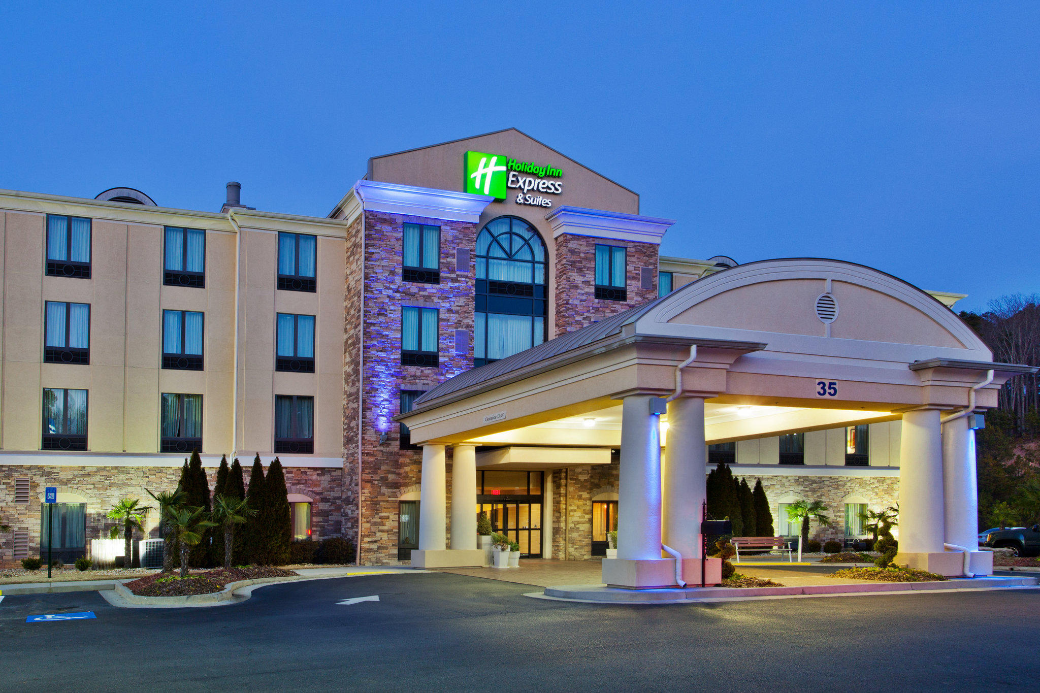Holiday Inn Express & Suites Rome Photo