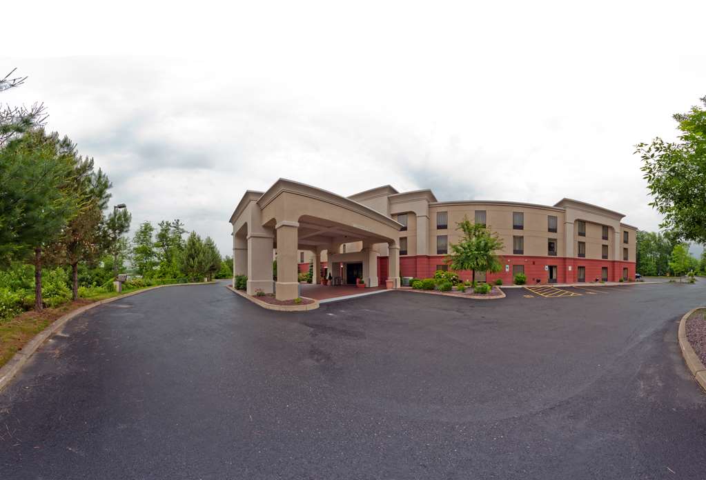 Hampton Inn Auburn Image