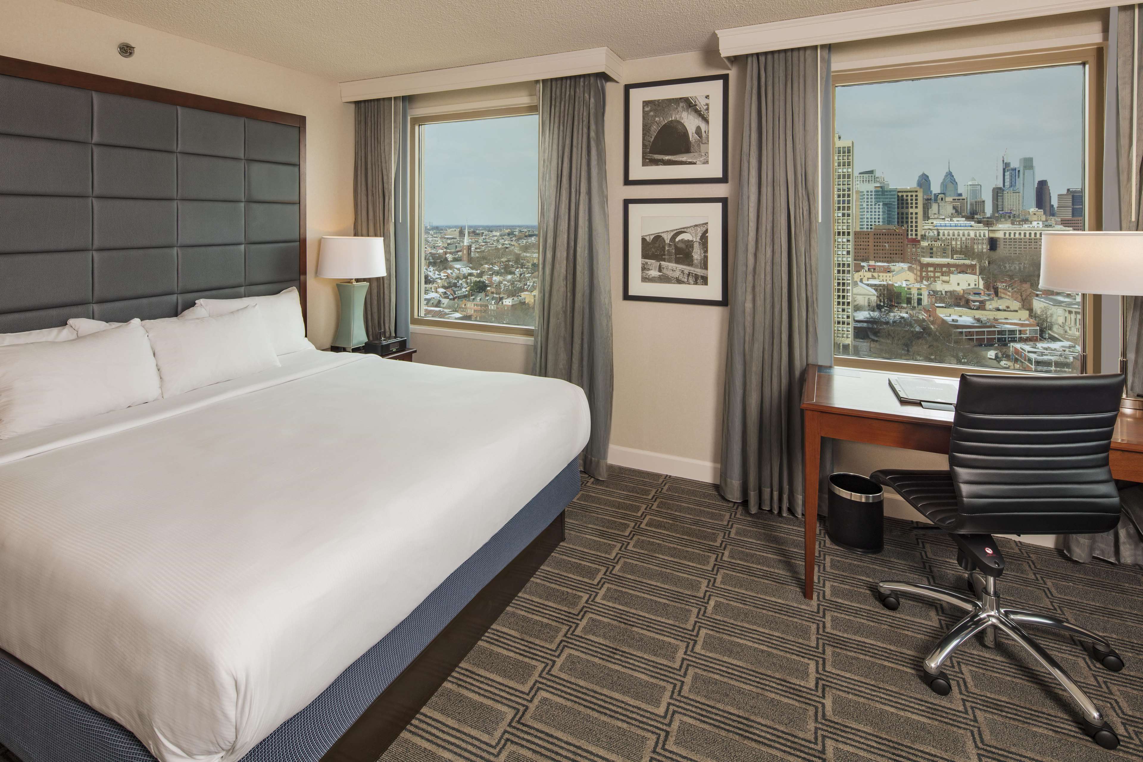 Hilton Philadelphia at Penn's Landing Photo