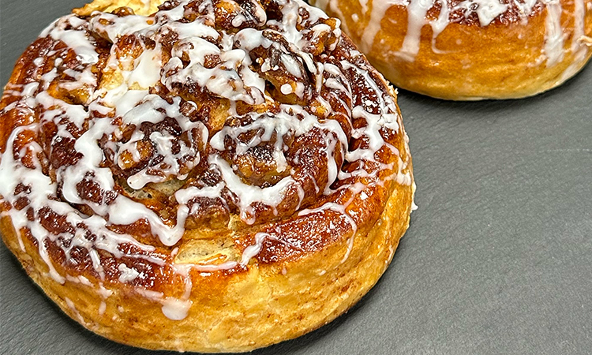 STICKY BUN (w/ WALNUTS)