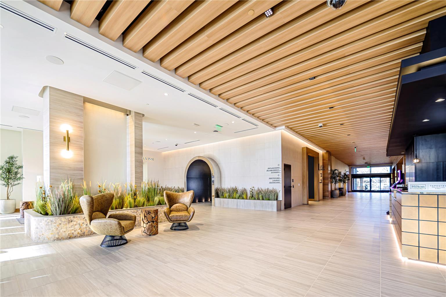 The Key Hotel Dubuque, Tapestry Collection by Hilton Logo