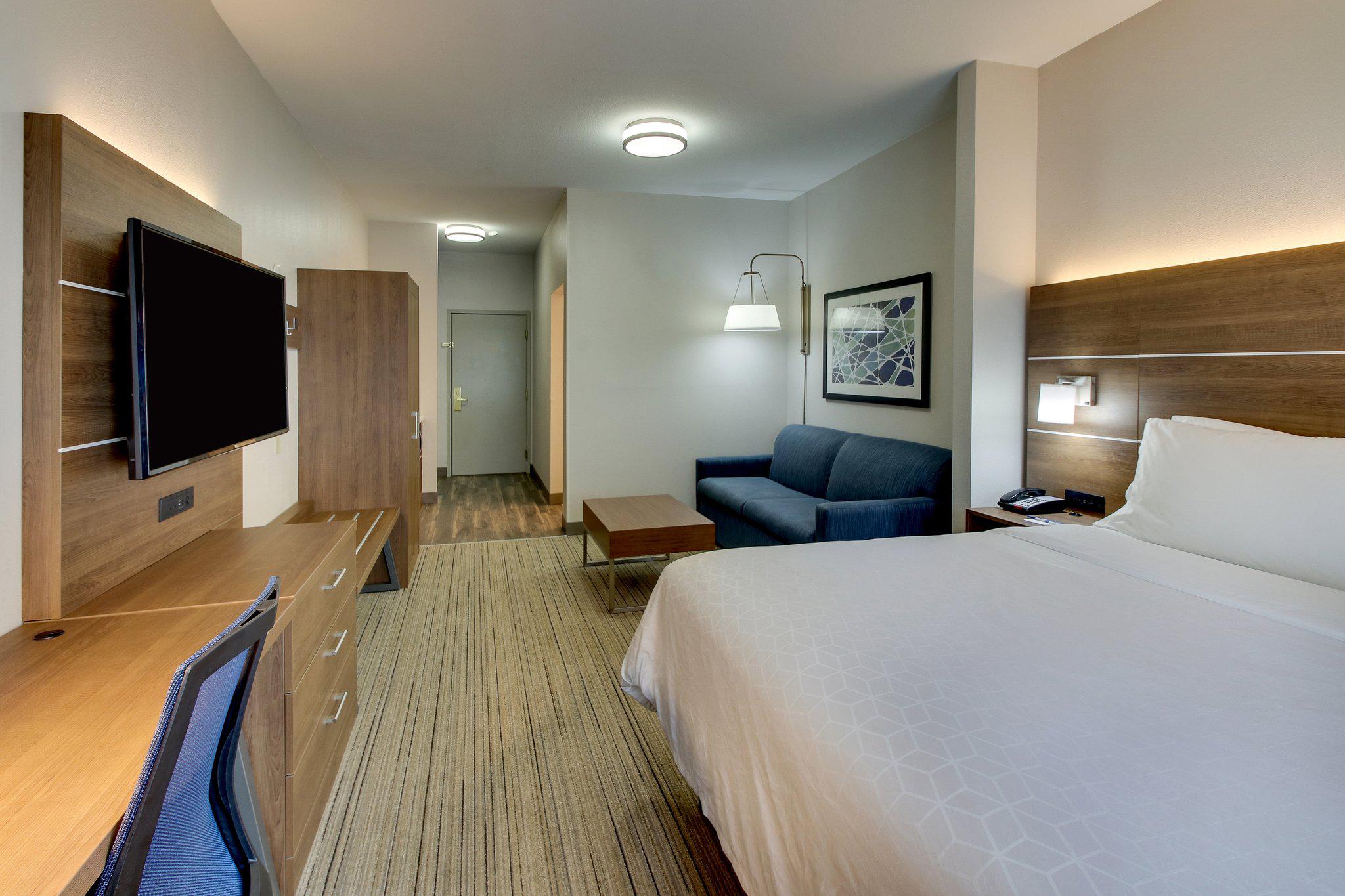 Holiday Inn Express & Suites Atlanta-Emory University Area Photo