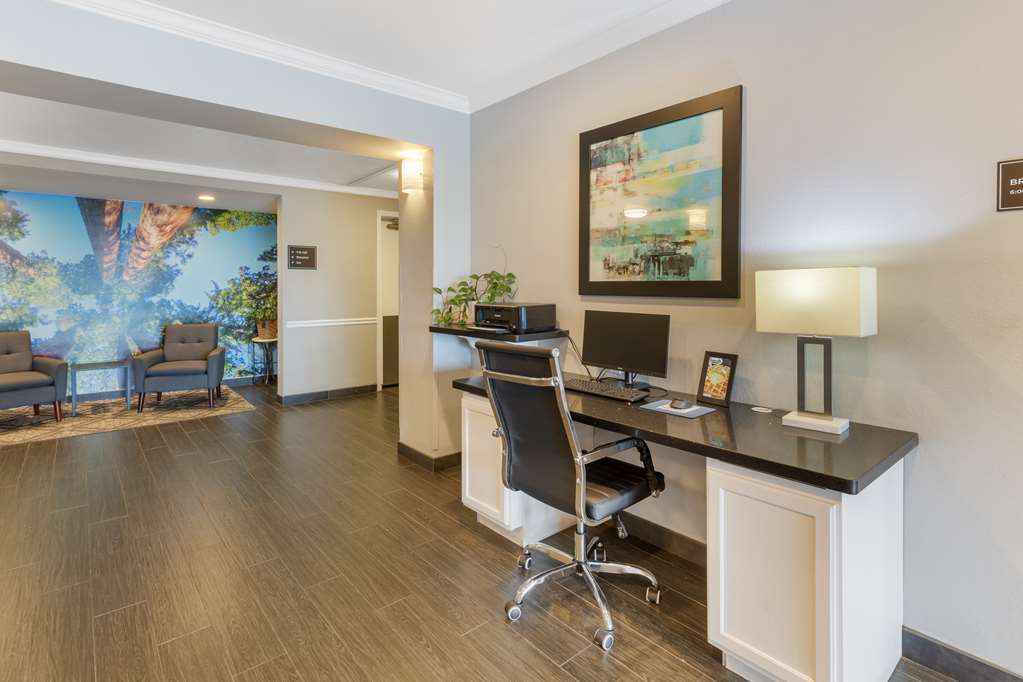 Best Western Visalia Hotel Image