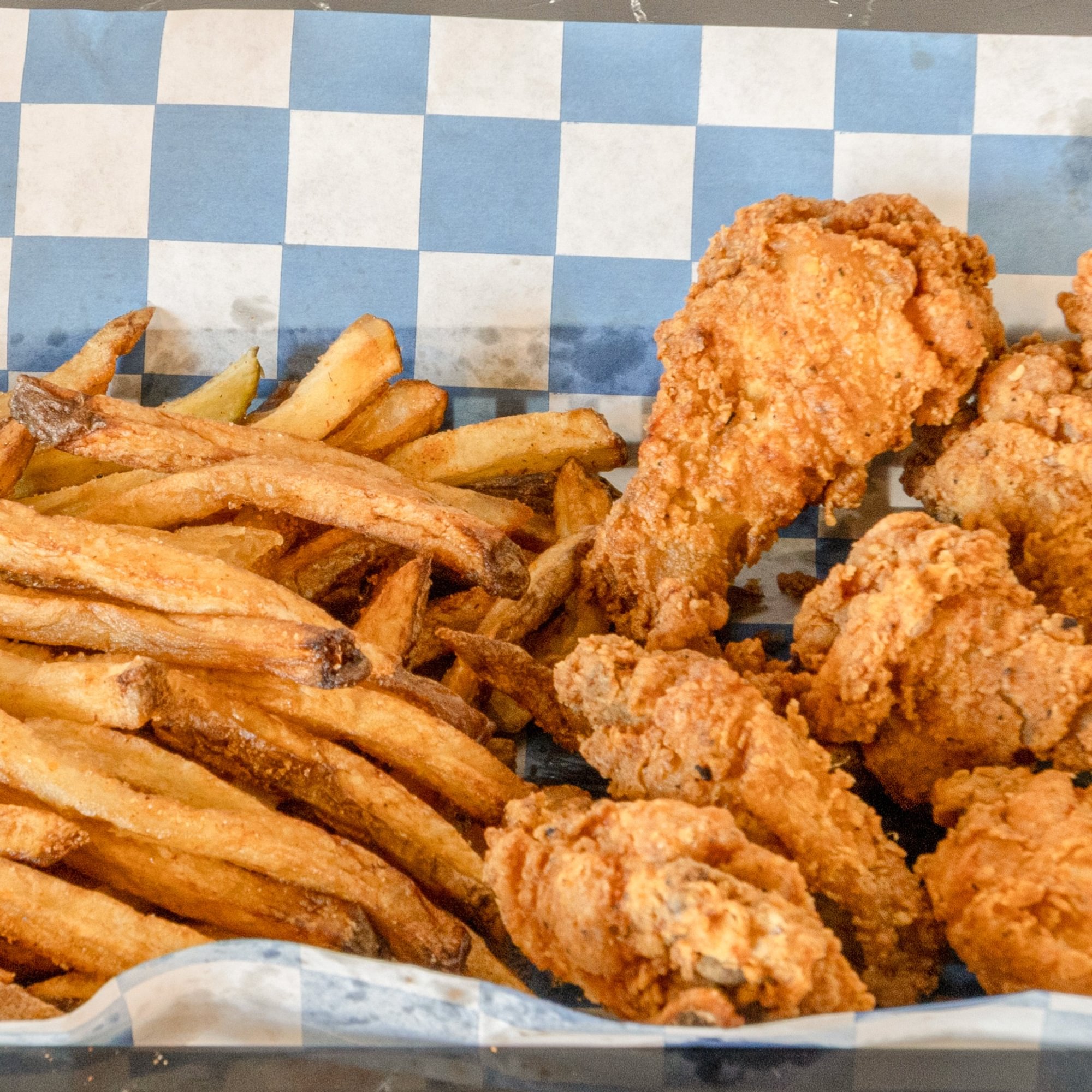 12 piece party wings w/crinkle fries