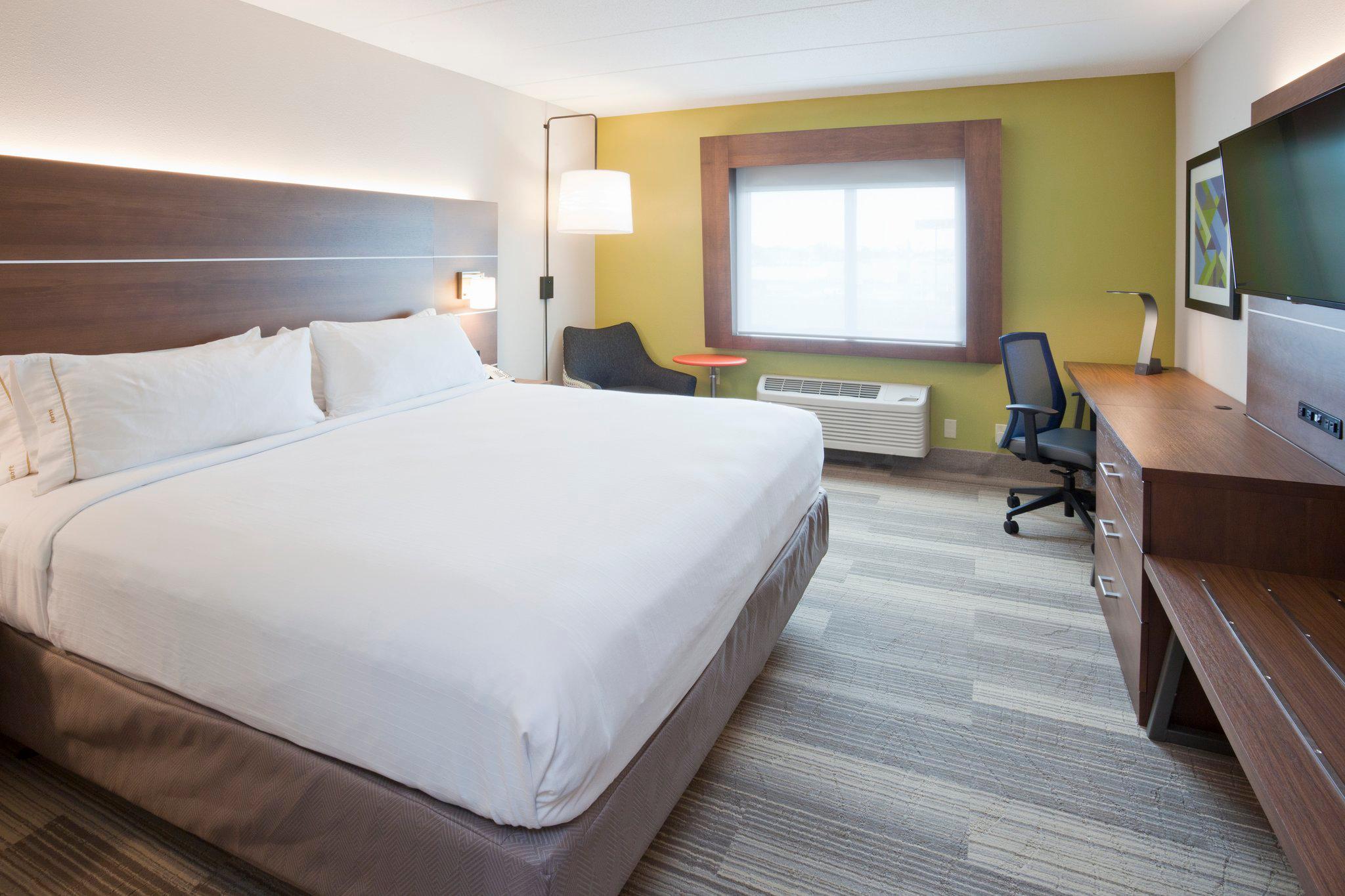 Holiday Inn Express Roseville-St. Paul Photo