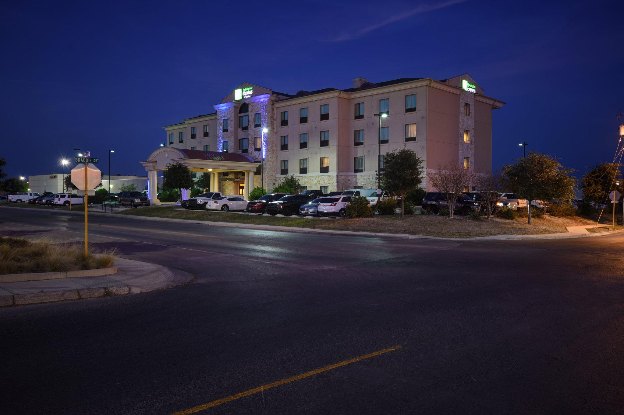 Holiday Inn Express & Suites del Rio Photo