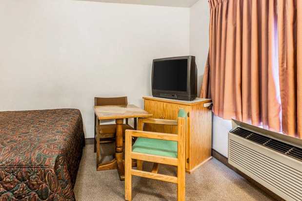 Images Rodeway Inn & Suites