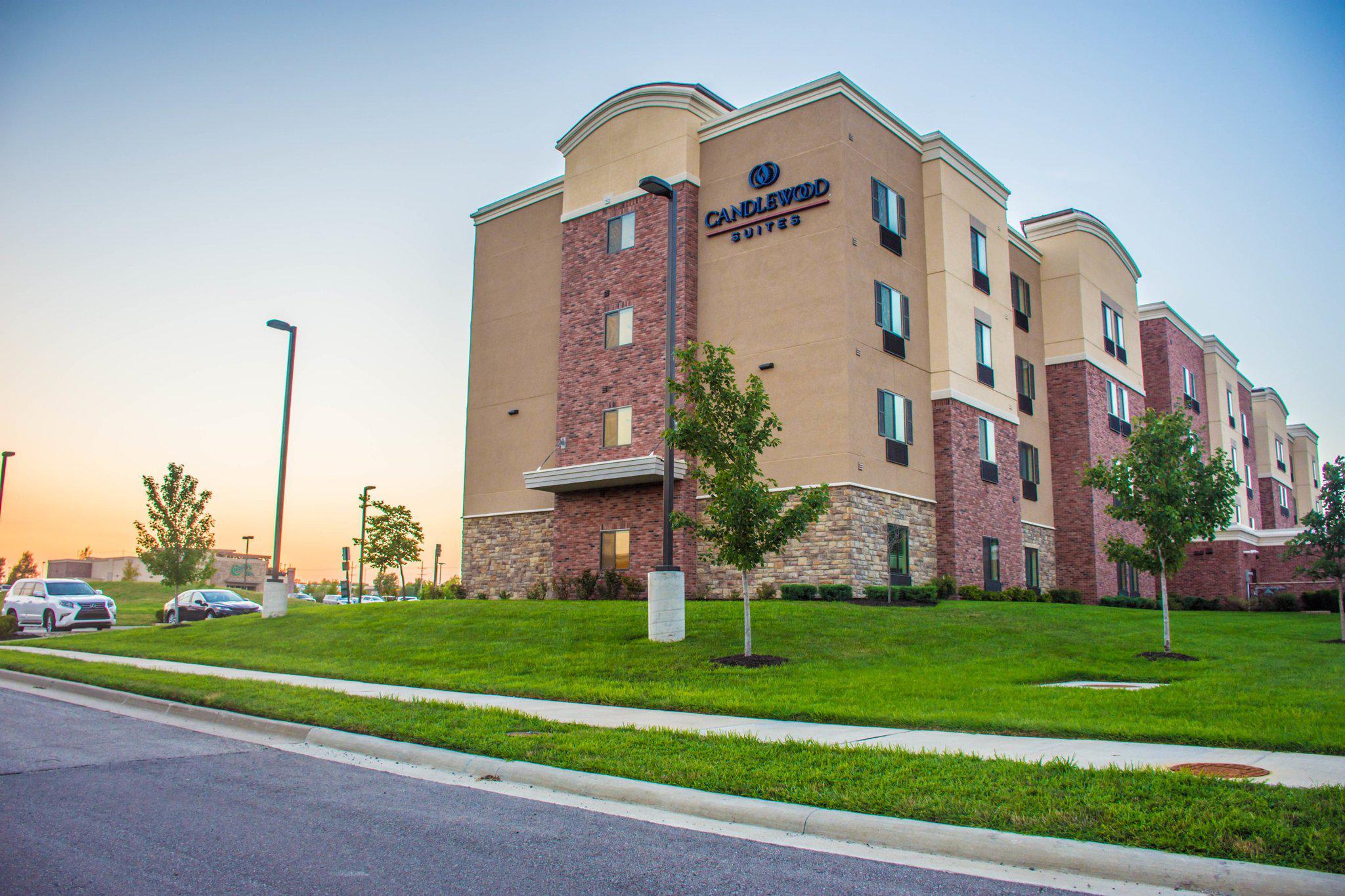 Candlewood Suites Overland Park - W 135th St. Photo