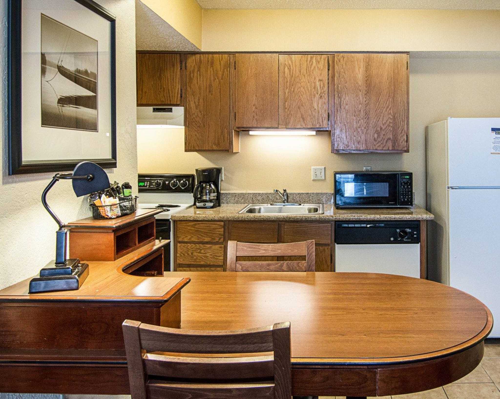 MainStay Suites Logo