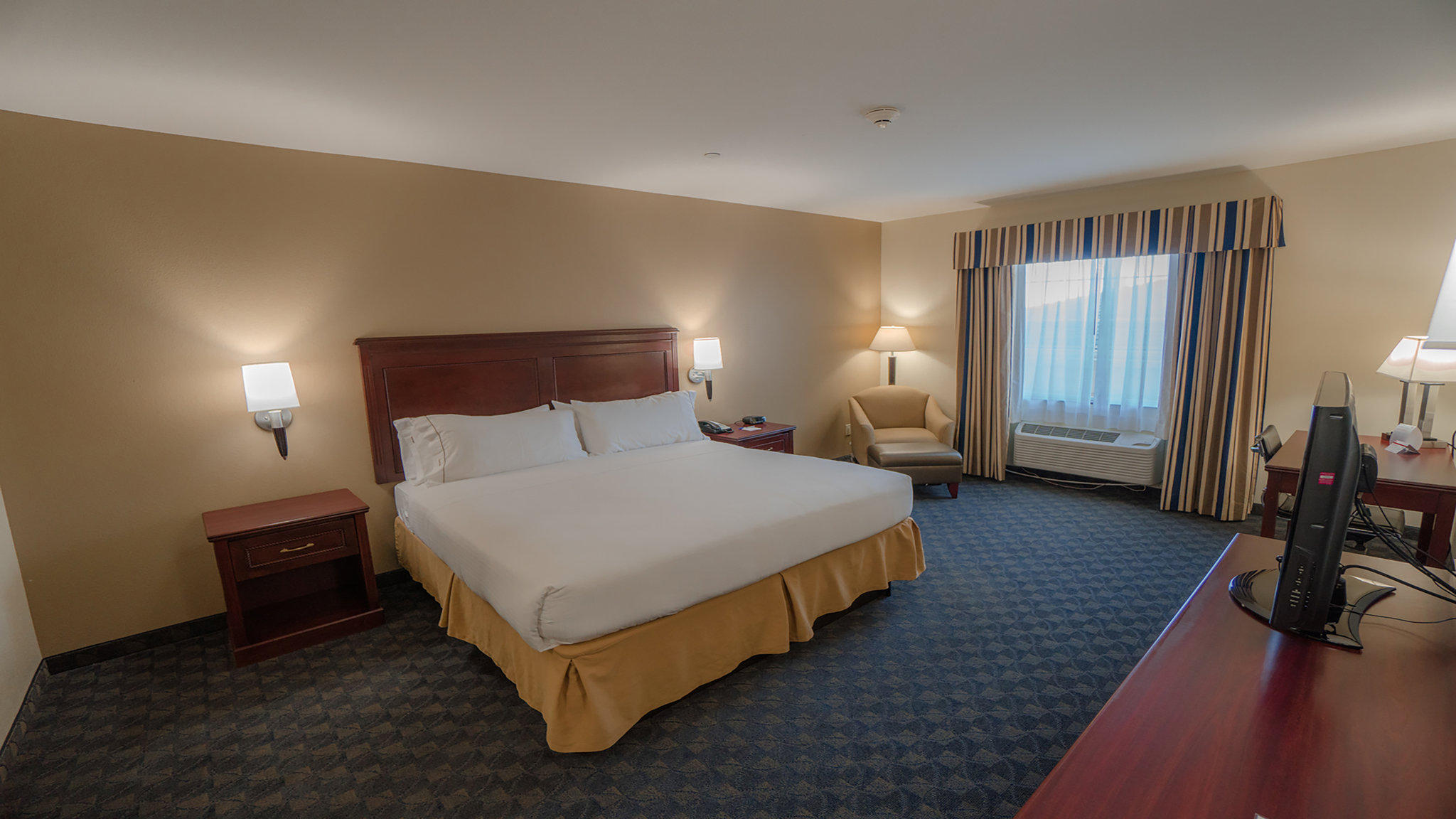 Holiday Inn Express & Suites Pampa Photo