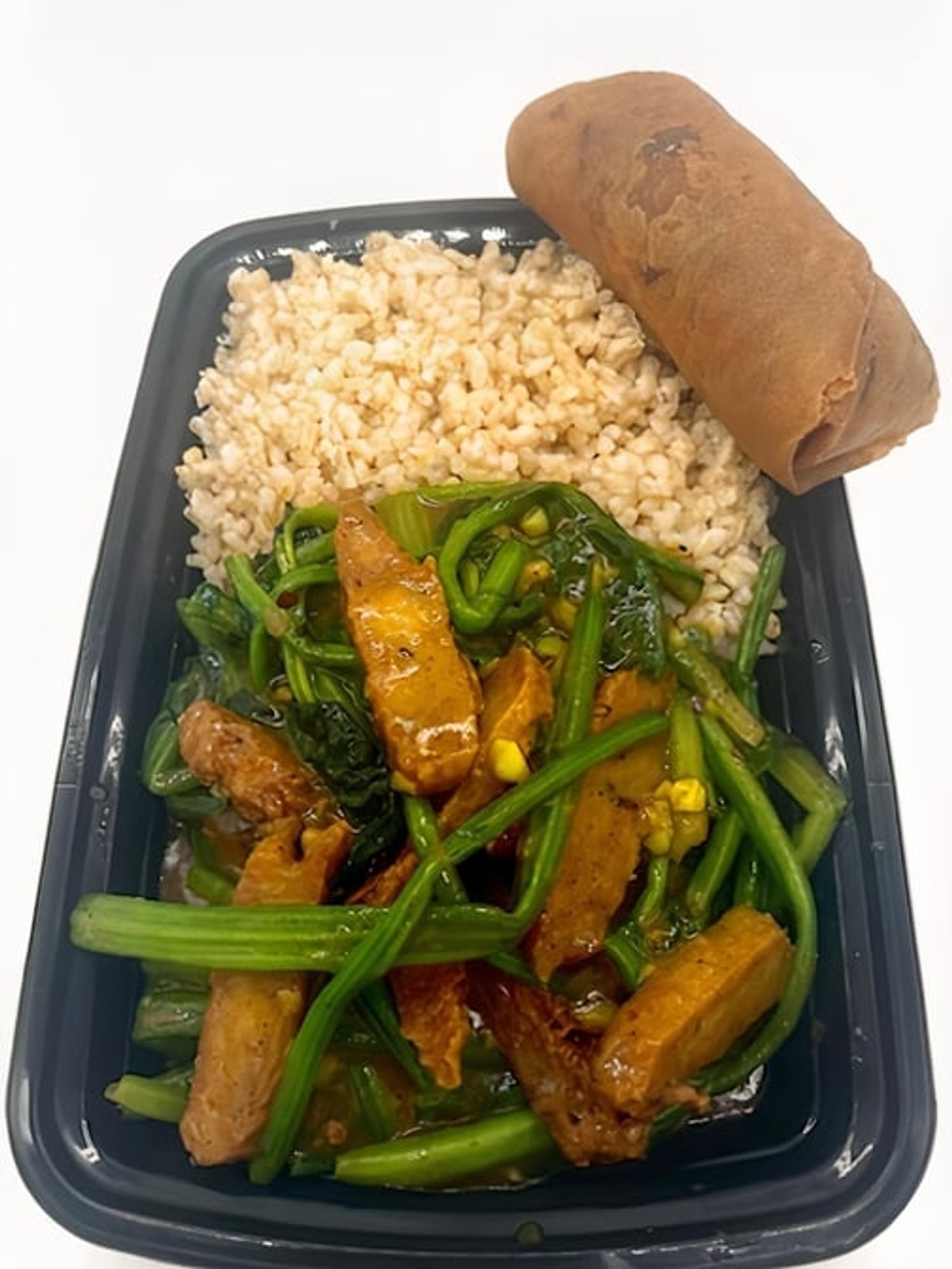 Soy chicken with spinach in curry sauce lunch special