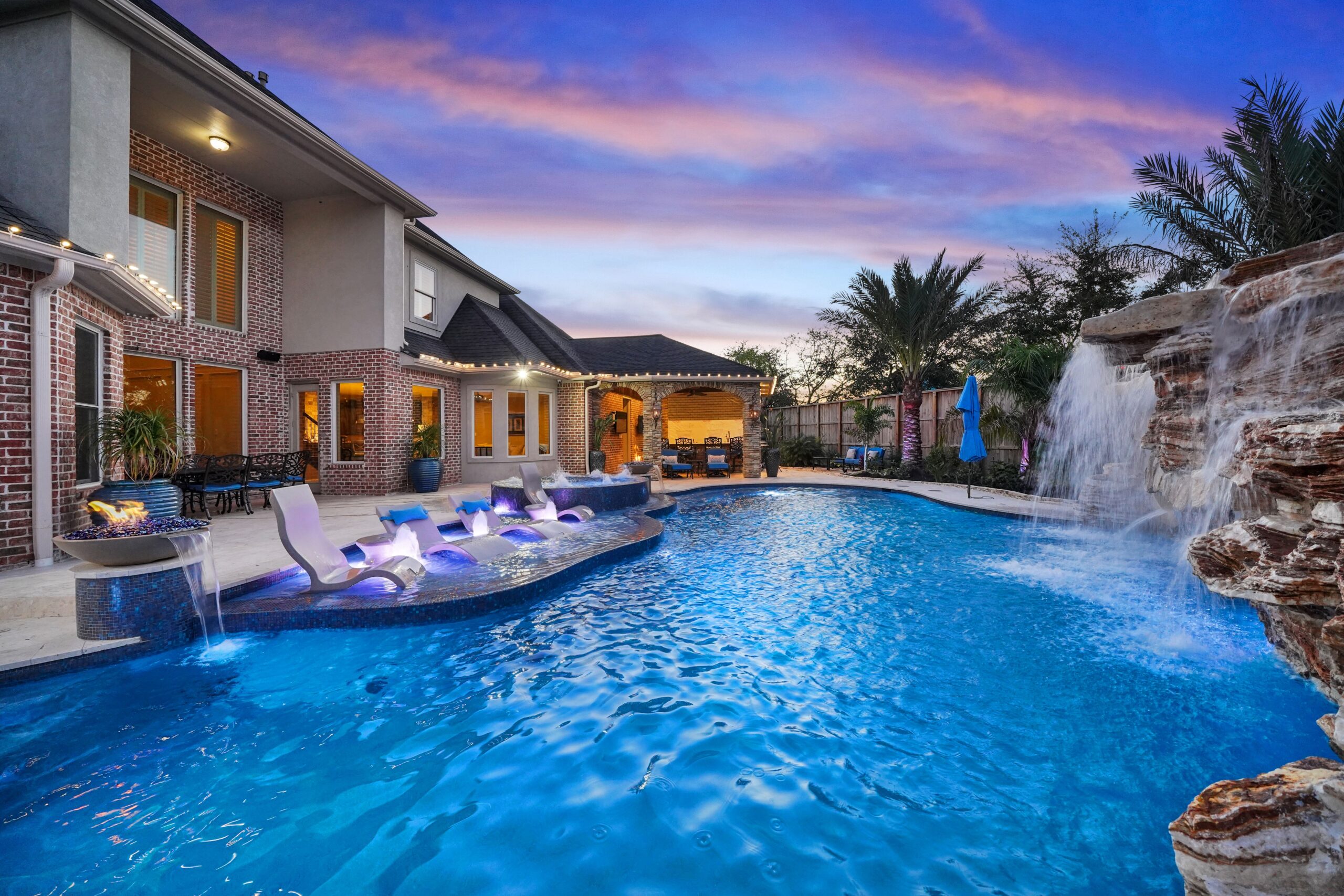 Custom Pools & Spas