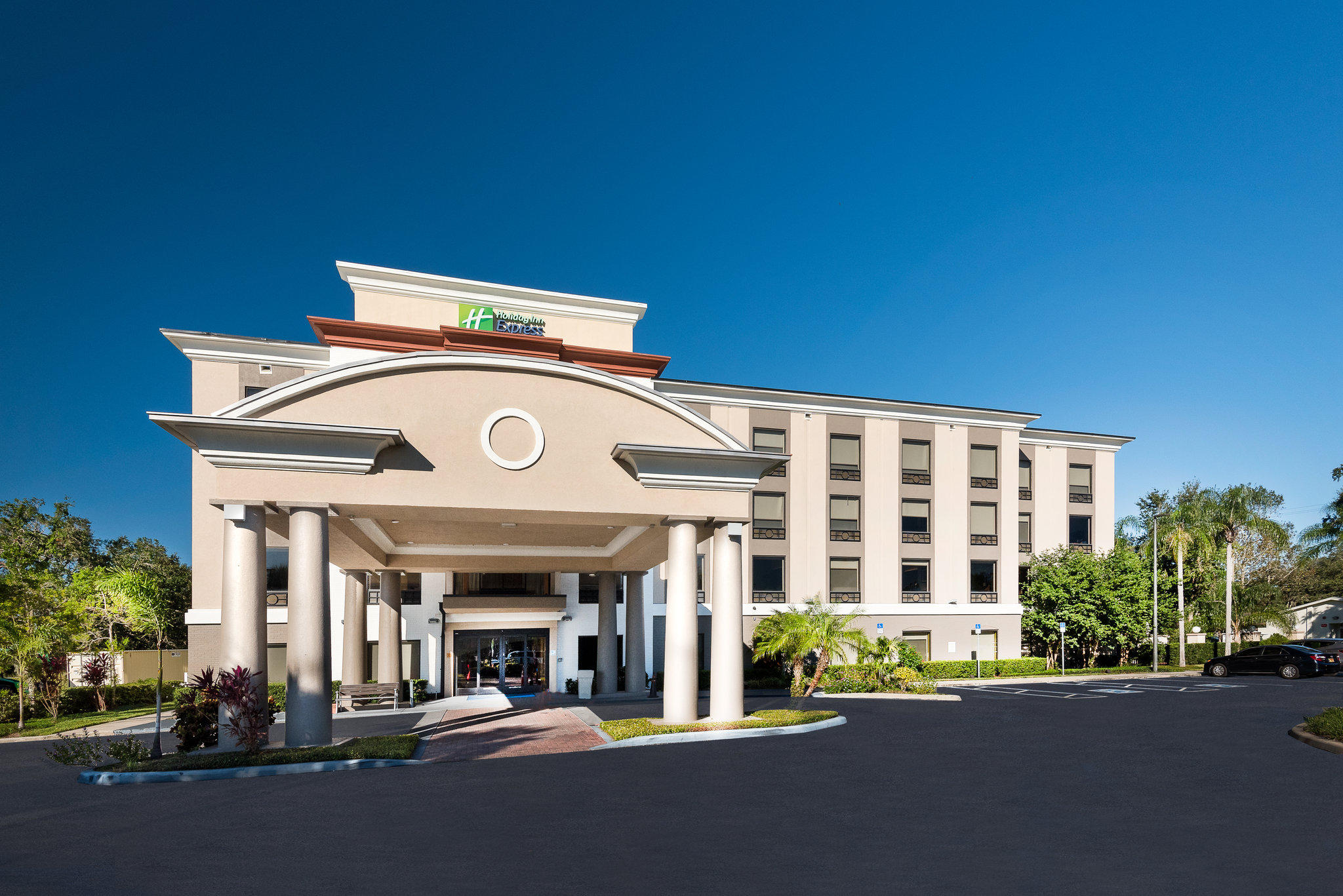 Holiday Inn Express & Suites Bartow Photo