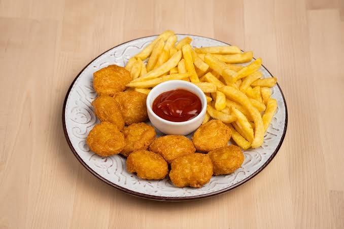 Kids Combo Chicken Nuggets + Fries