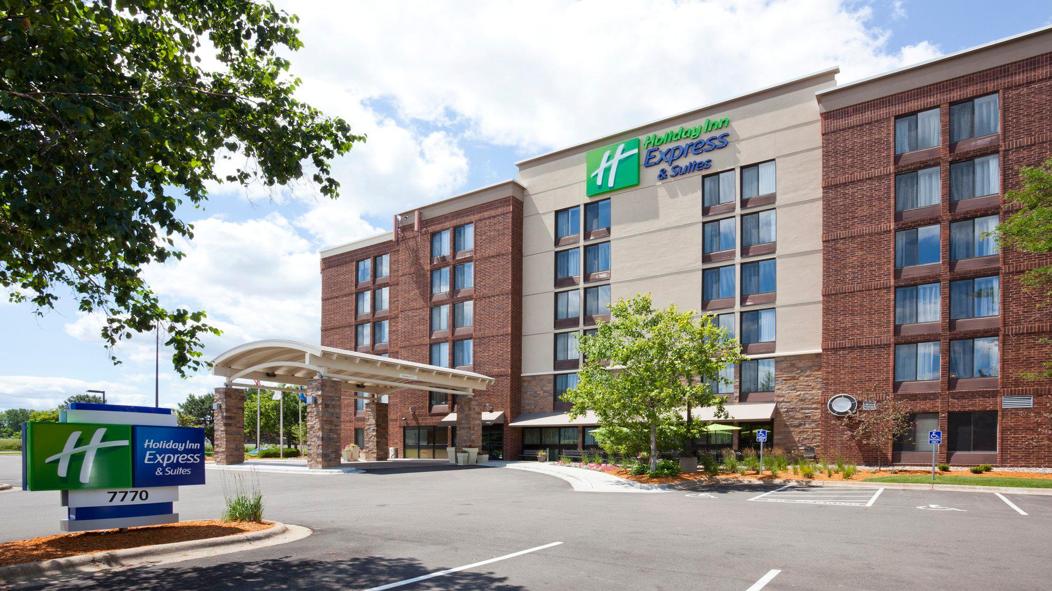 Holiday Inn Express & Suites Bloomington - Mpls Arpt Area W Photo