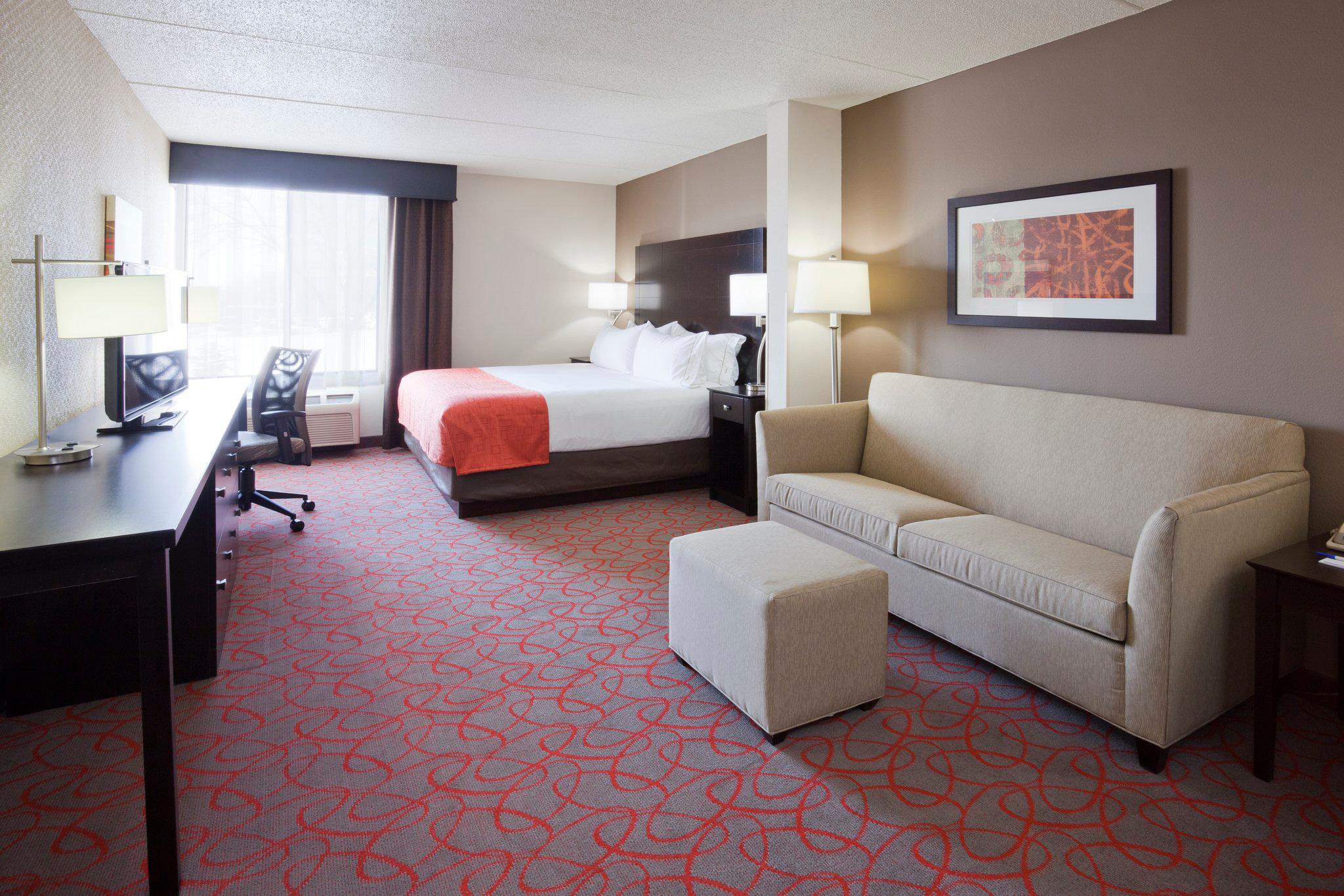 Holiday Inn Express & Suites Bloomington - Mpls Arpt Area W Photo