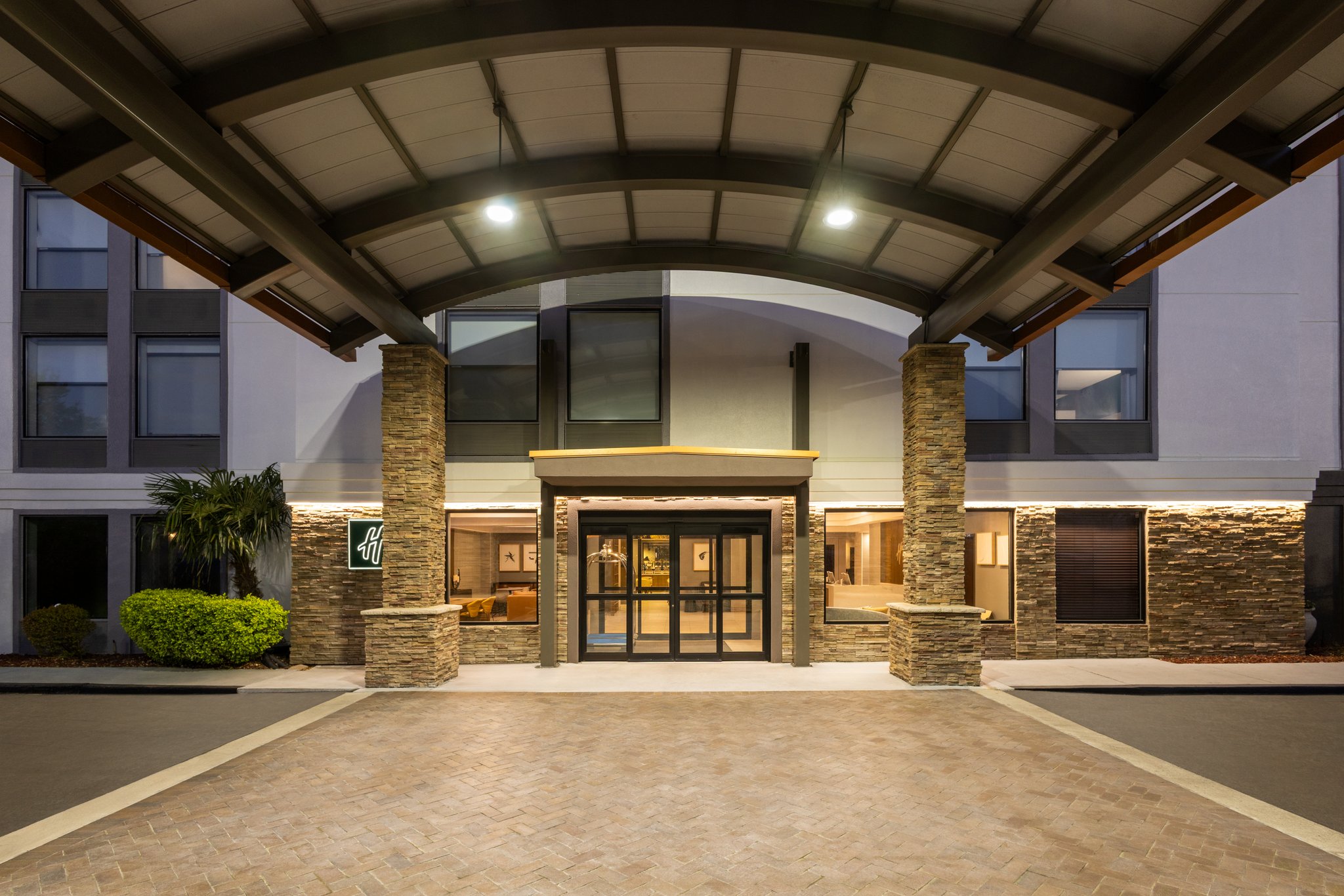 Holiday Inn & Suites Columbia NE - Ft Jackson Area by IHG Image