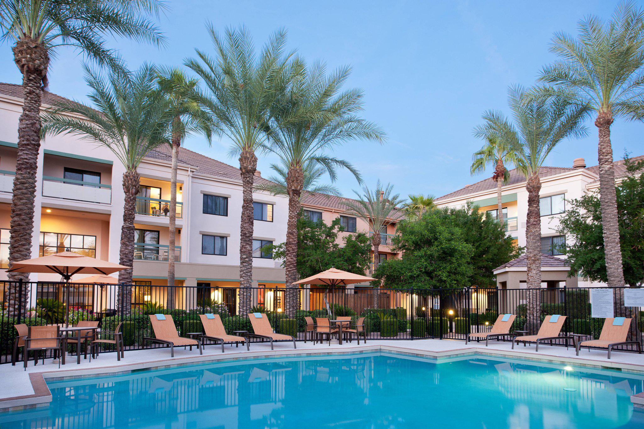 Courtyard by Marriott Phoenix Chandler Photo