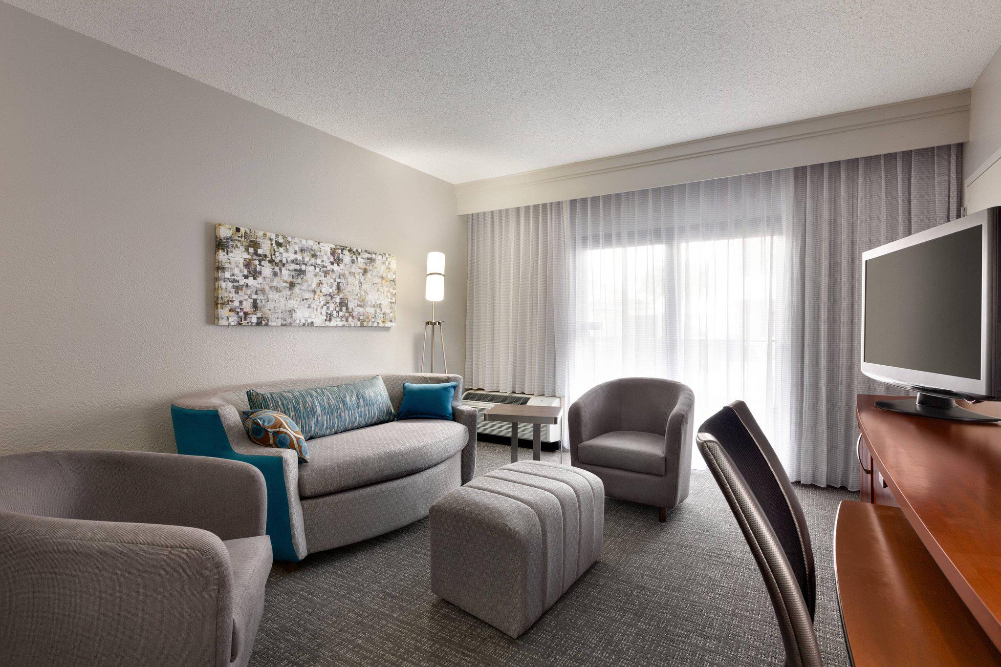 Courtyard by Marriott Fort Myers Cape Coral Photo