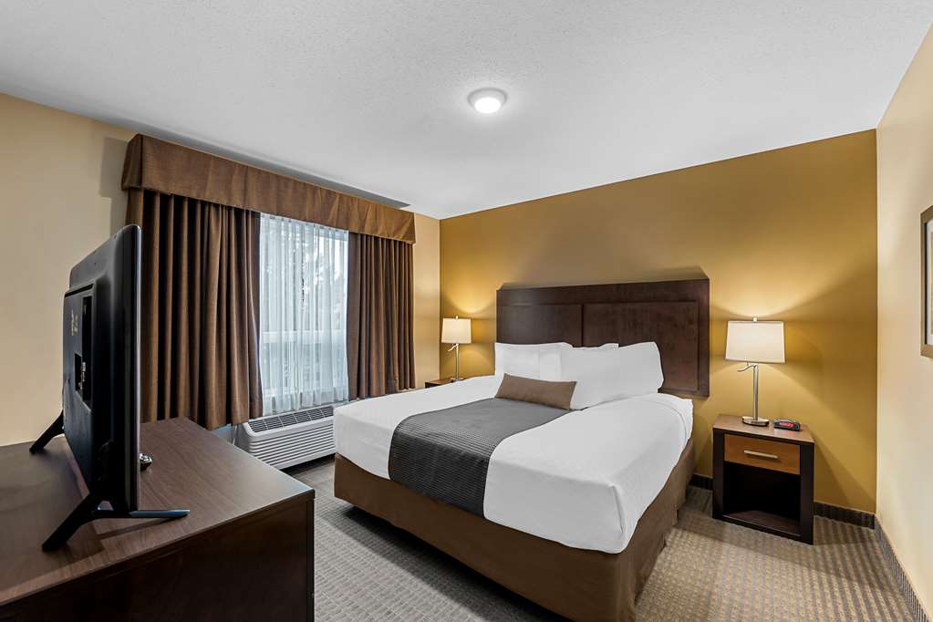 Best Western Plus Lacombe Inn & Suites