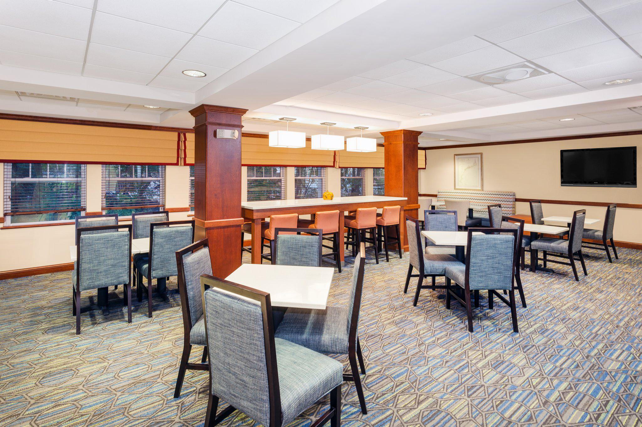 Holiday Inn Express & Suites Hampton South-Seabrook Photo