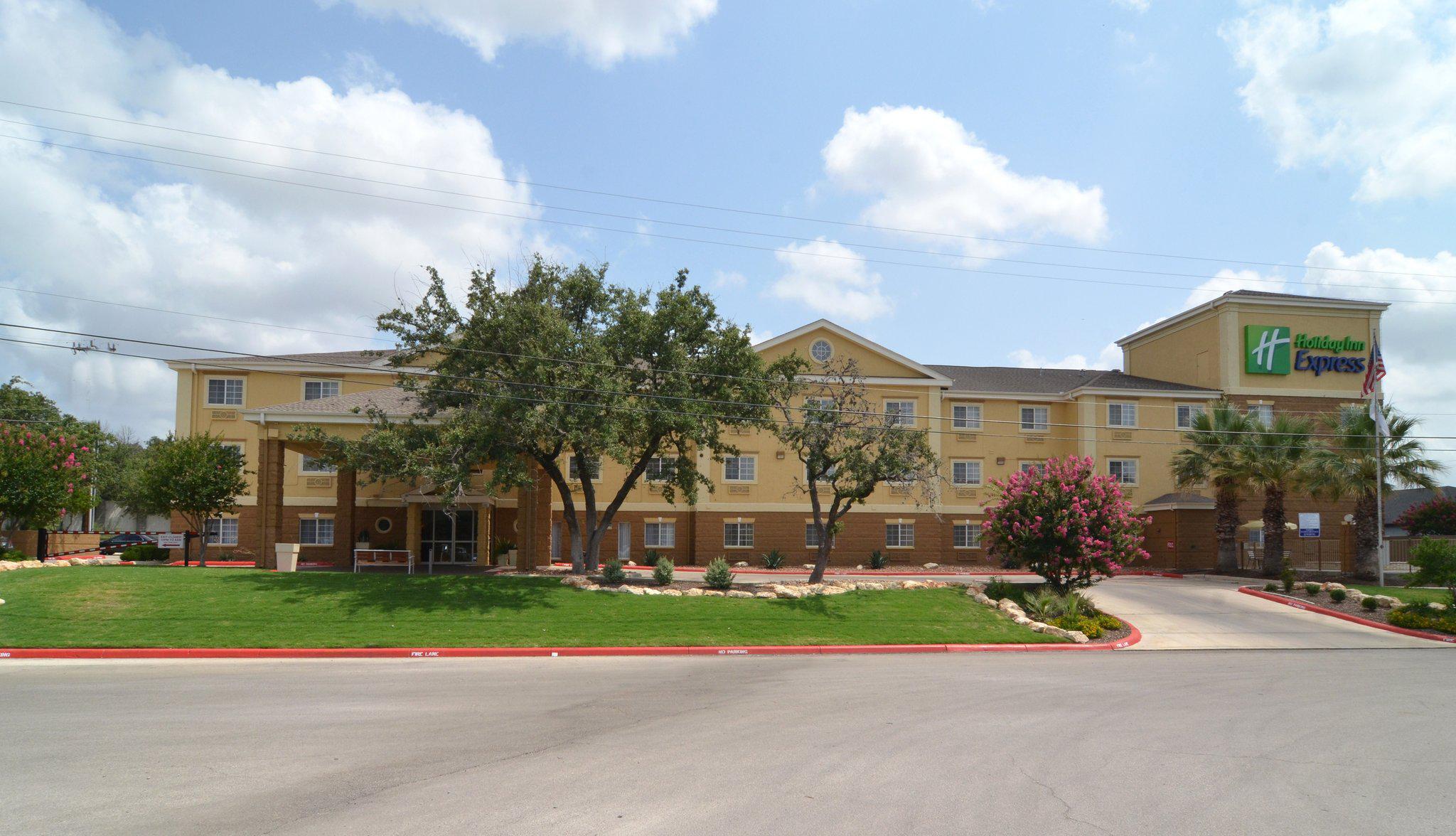 Holiday Inn Express & Suites San Antonio-Airport North Photo