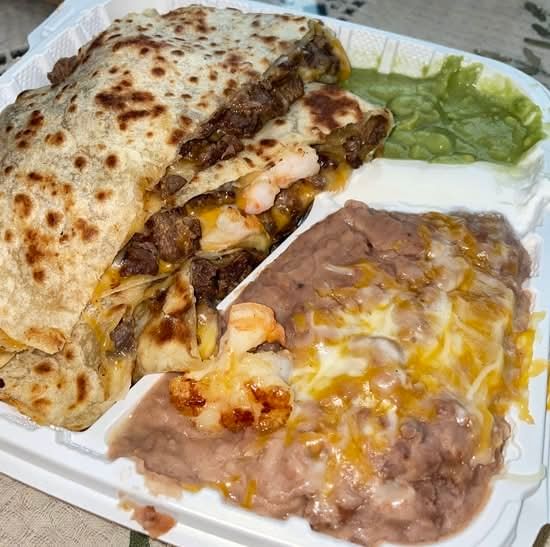 Mar y Tierra Super Quesadilla