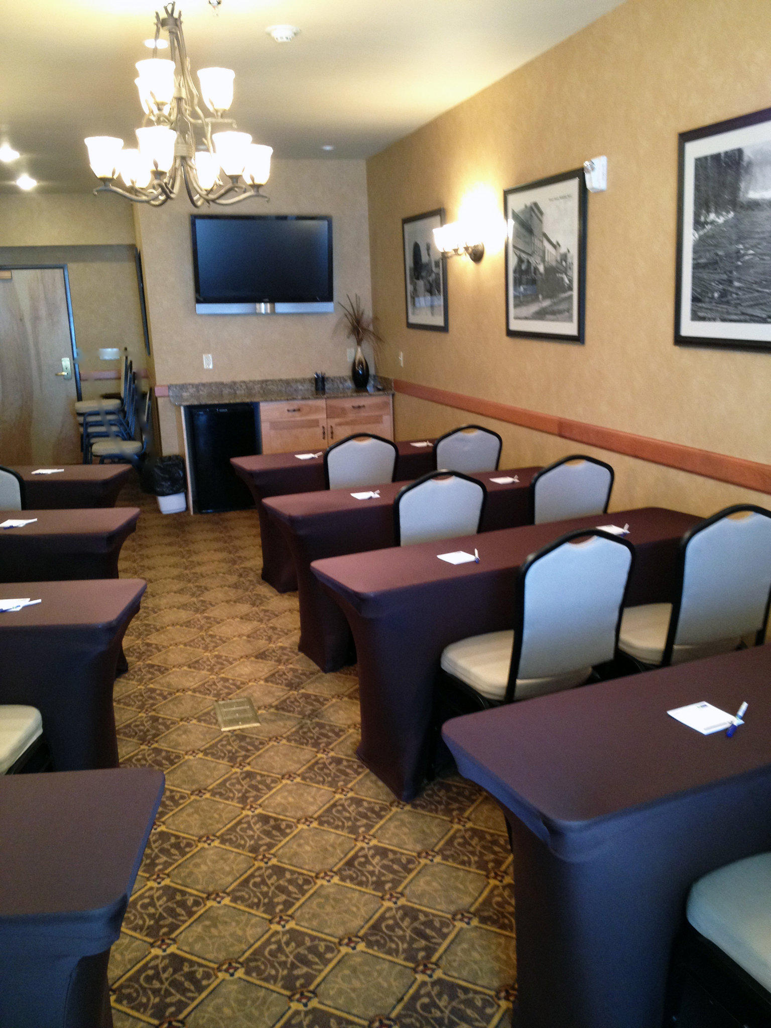 Holiday Inn Express & Suites Kalispell Photo