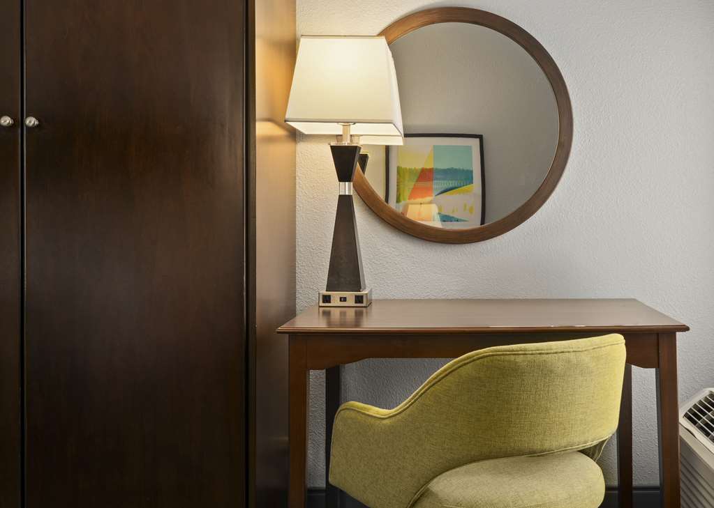 Hampton Inn & Suites Newport News (Oyster Point) Image