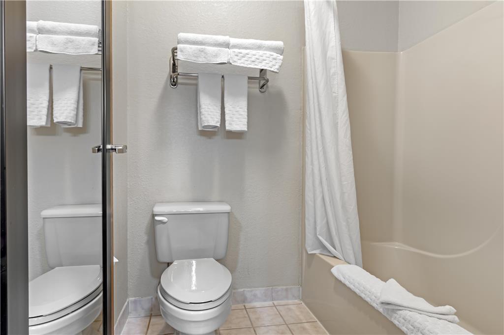 Best Western Teal Lake Inn Image