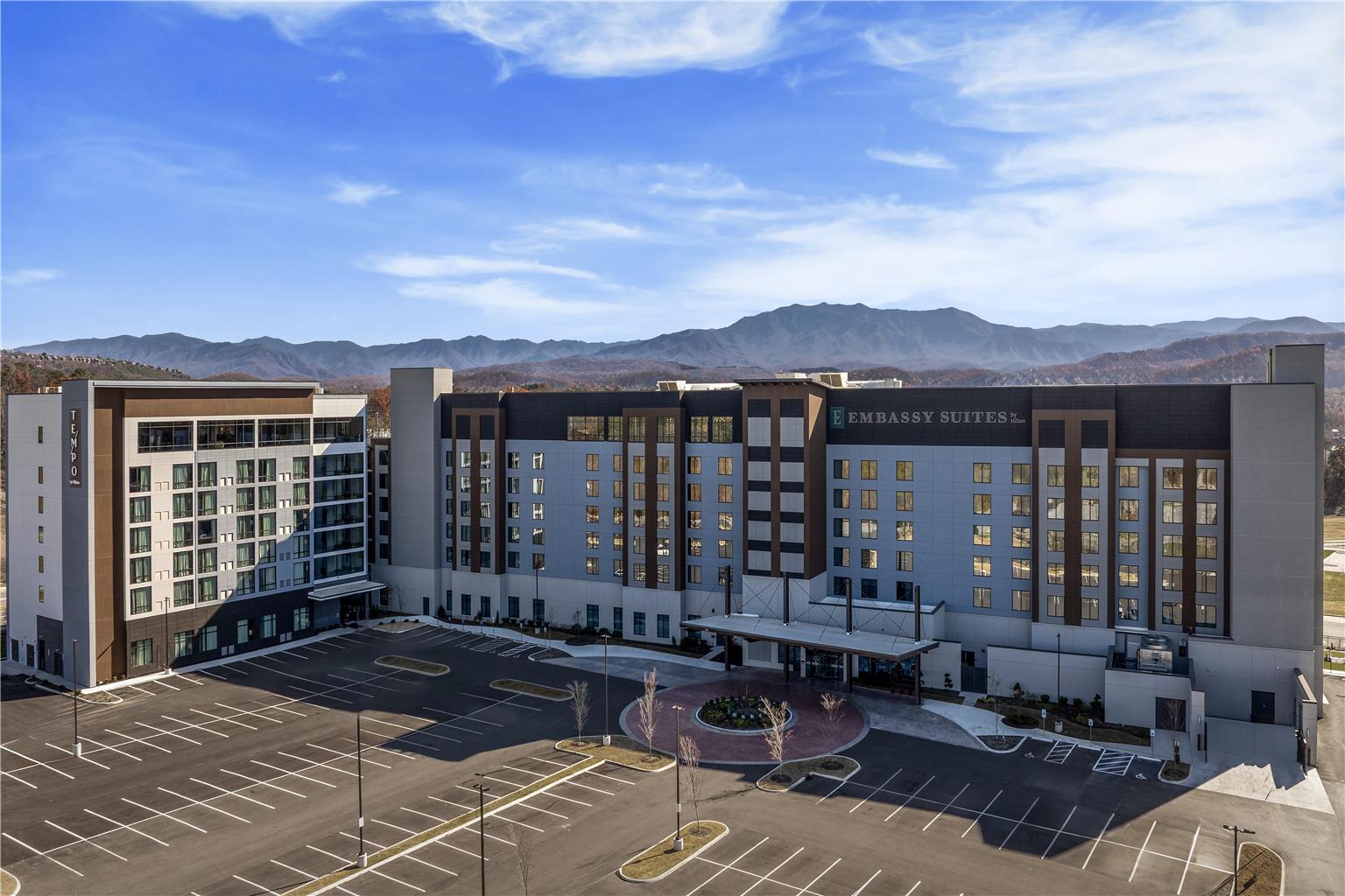 Tempo by Hilton Pigeon Forge Logo