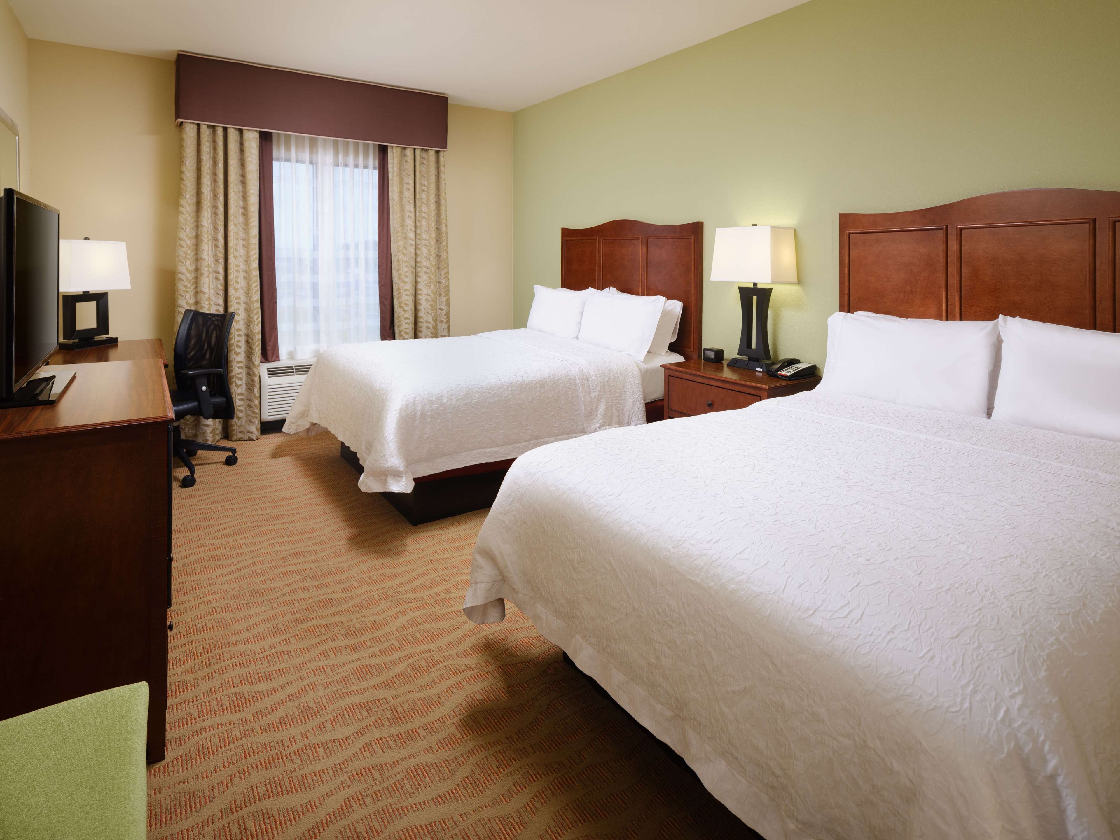 Hampton Inn Cleveland Photo