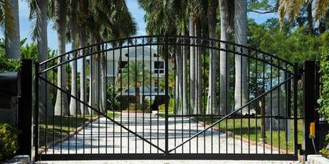 Metals for Gates: Stainless Steel Vs. Wrought Iron