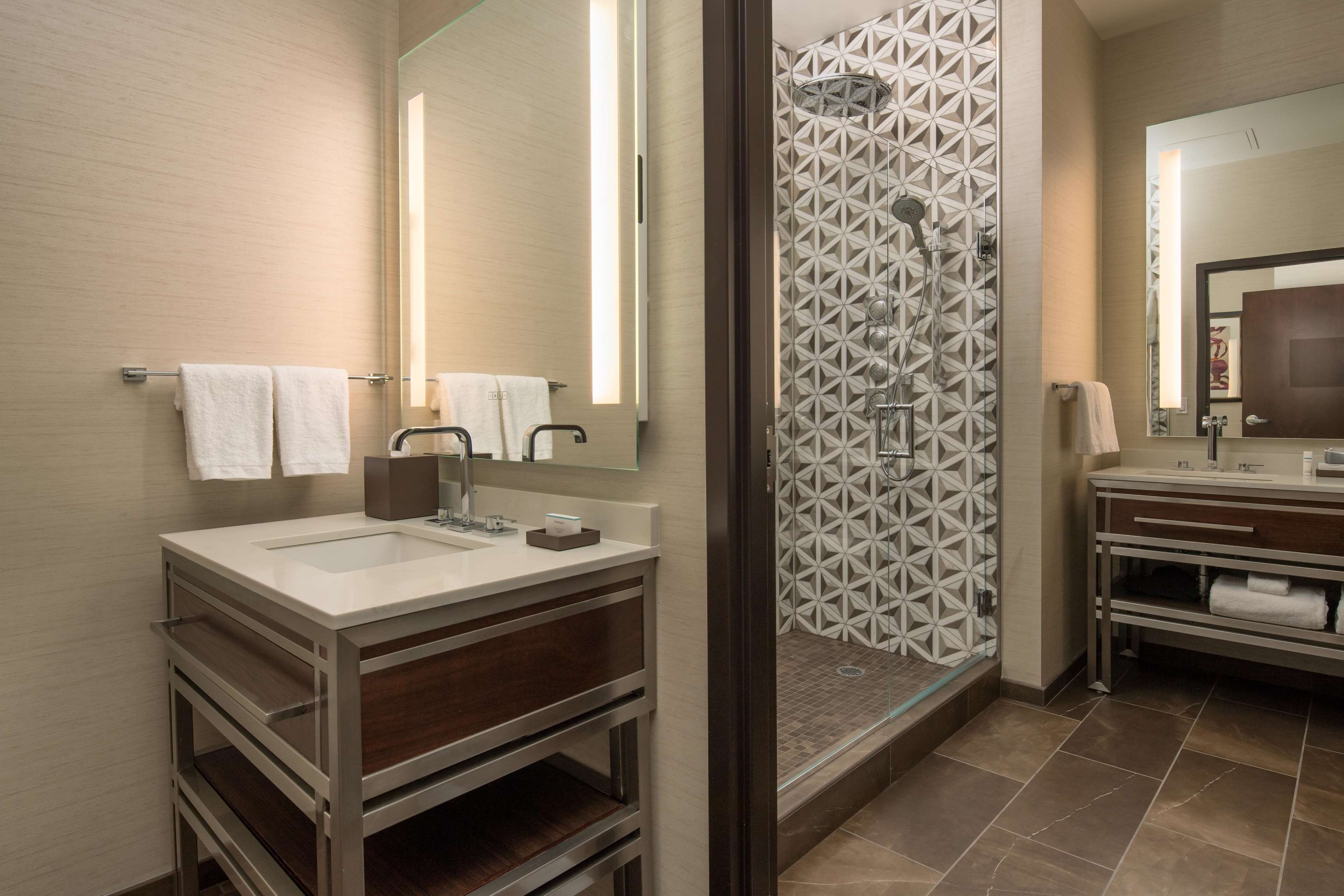 Embassy Suites by Hilton Seattle Downtown Pioneer Square Photo