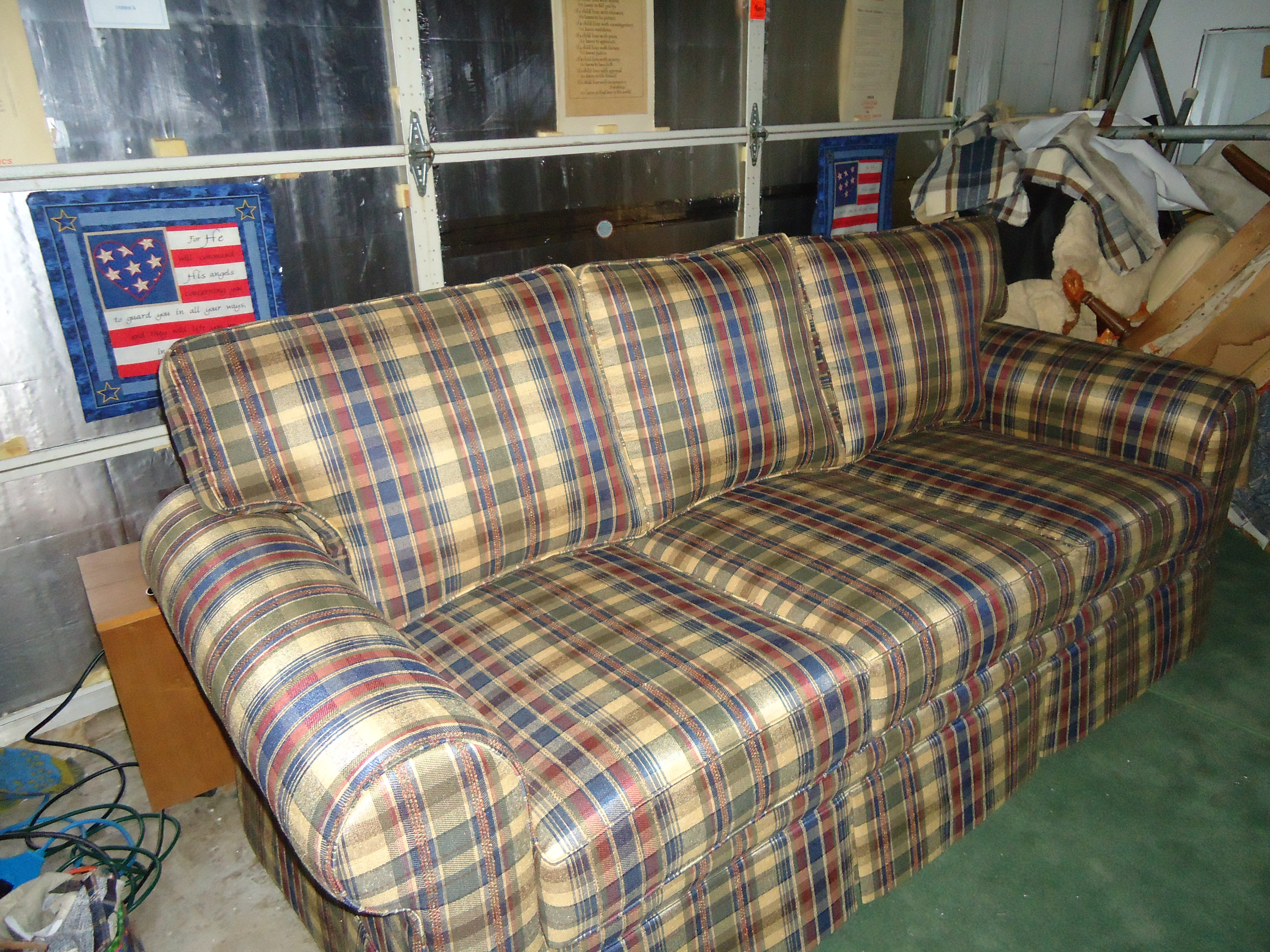 Roy Jennings Upholstery Logo