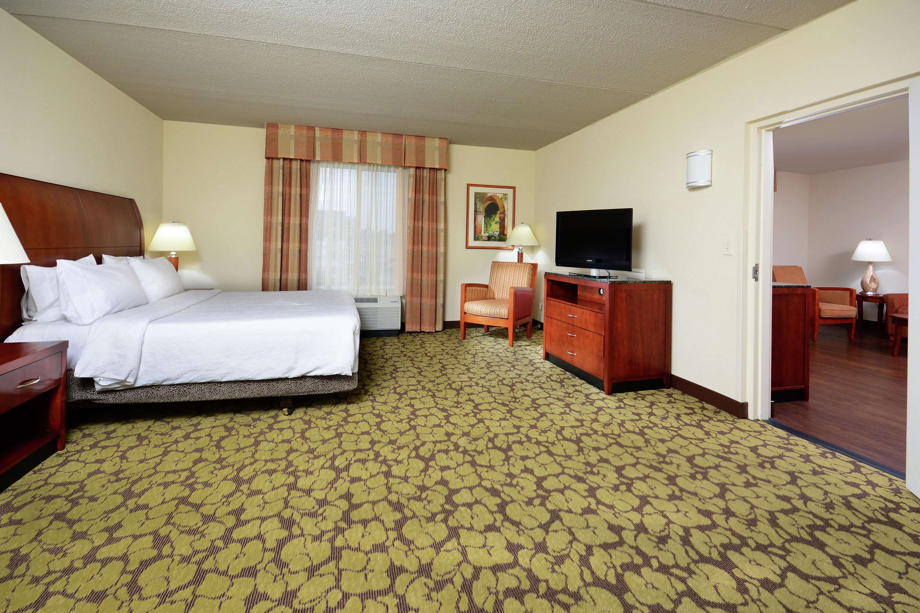 Hilton Garden Inn Raleigh Triangle Town Center Photo